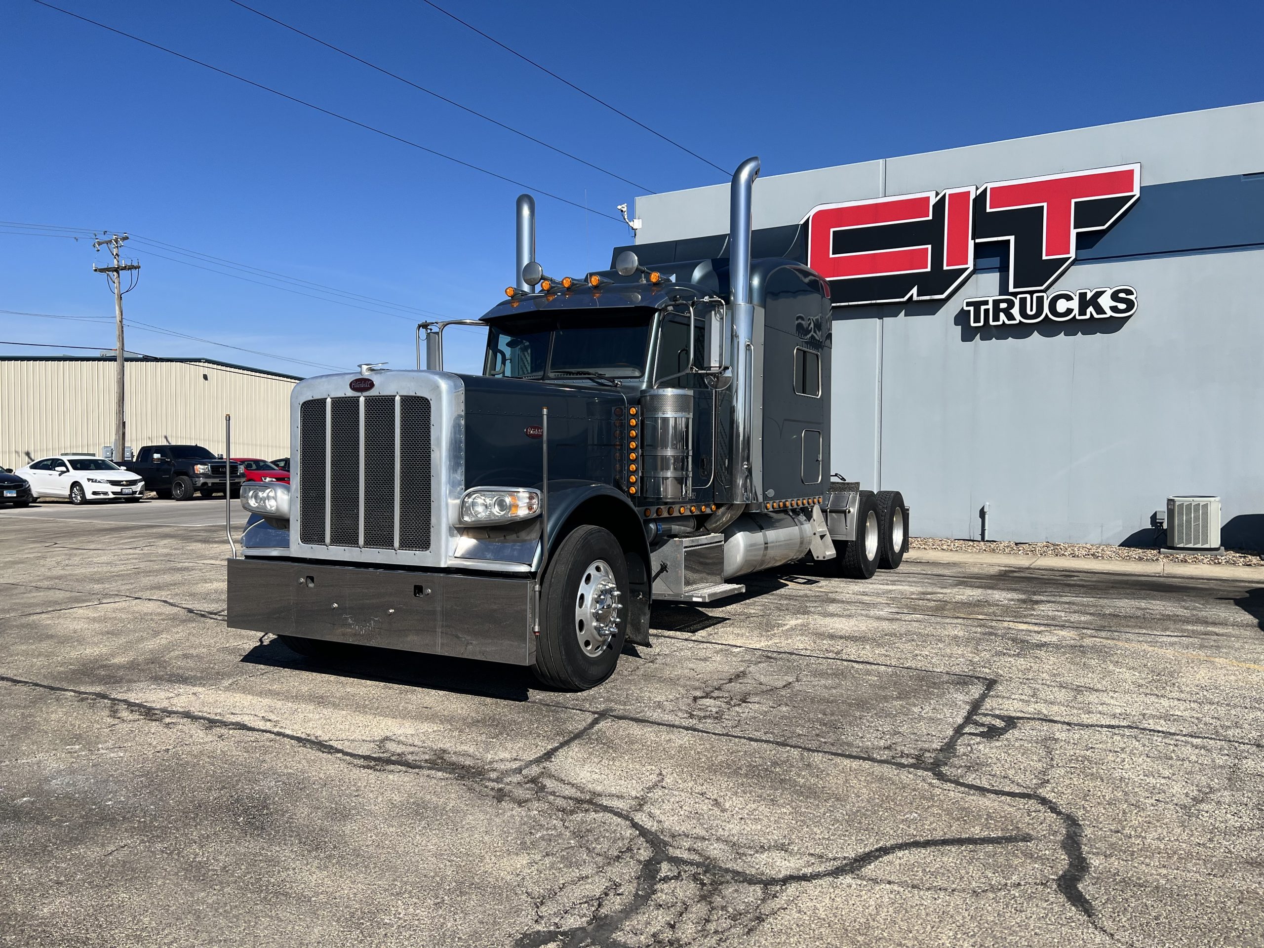 2010 PETERBILT 389 - CIT Trucks