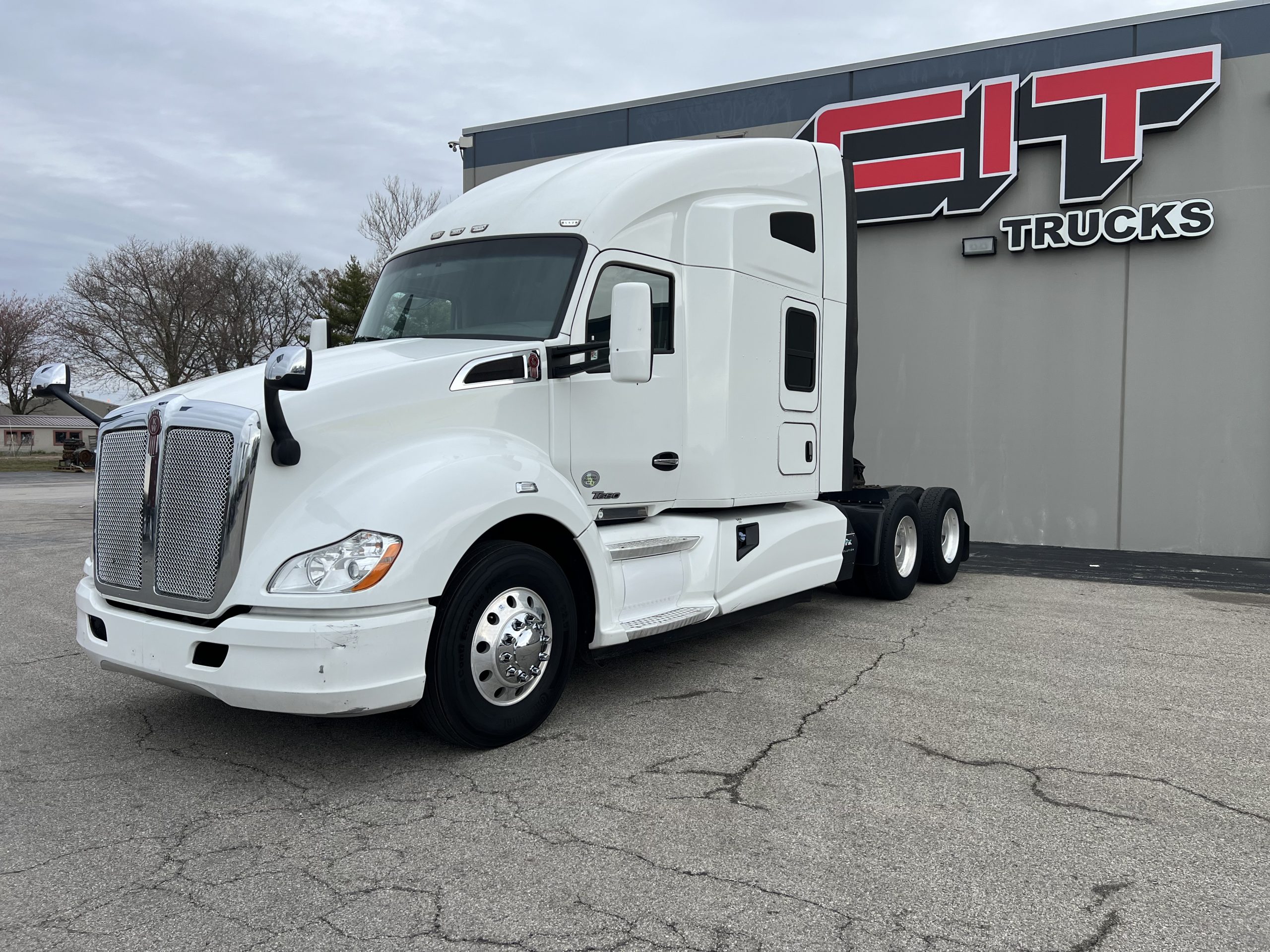 2015 KENWORTH T680 - CIT Trucks