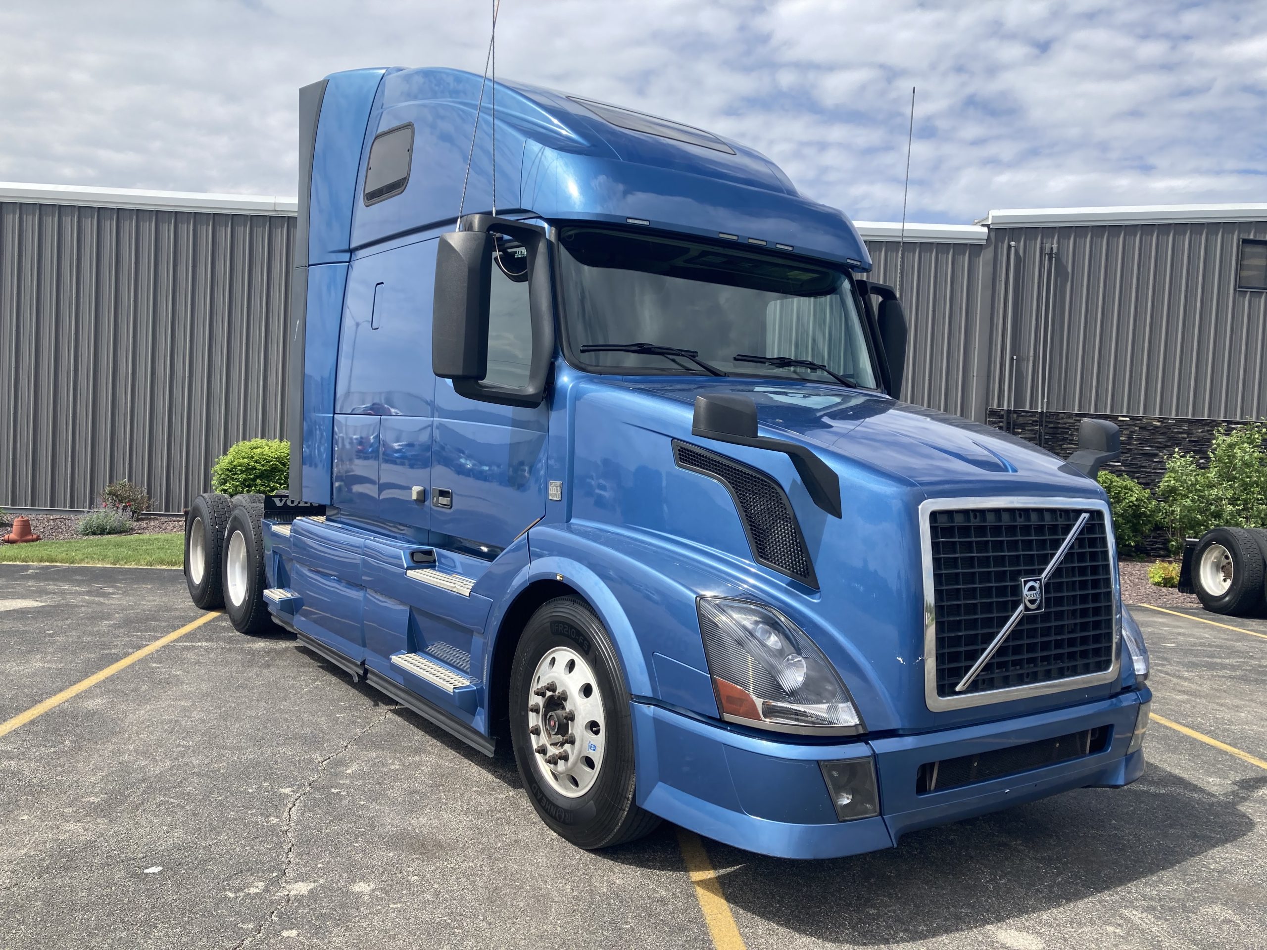 2014 VOLVO VNL670 - CIT Trucks