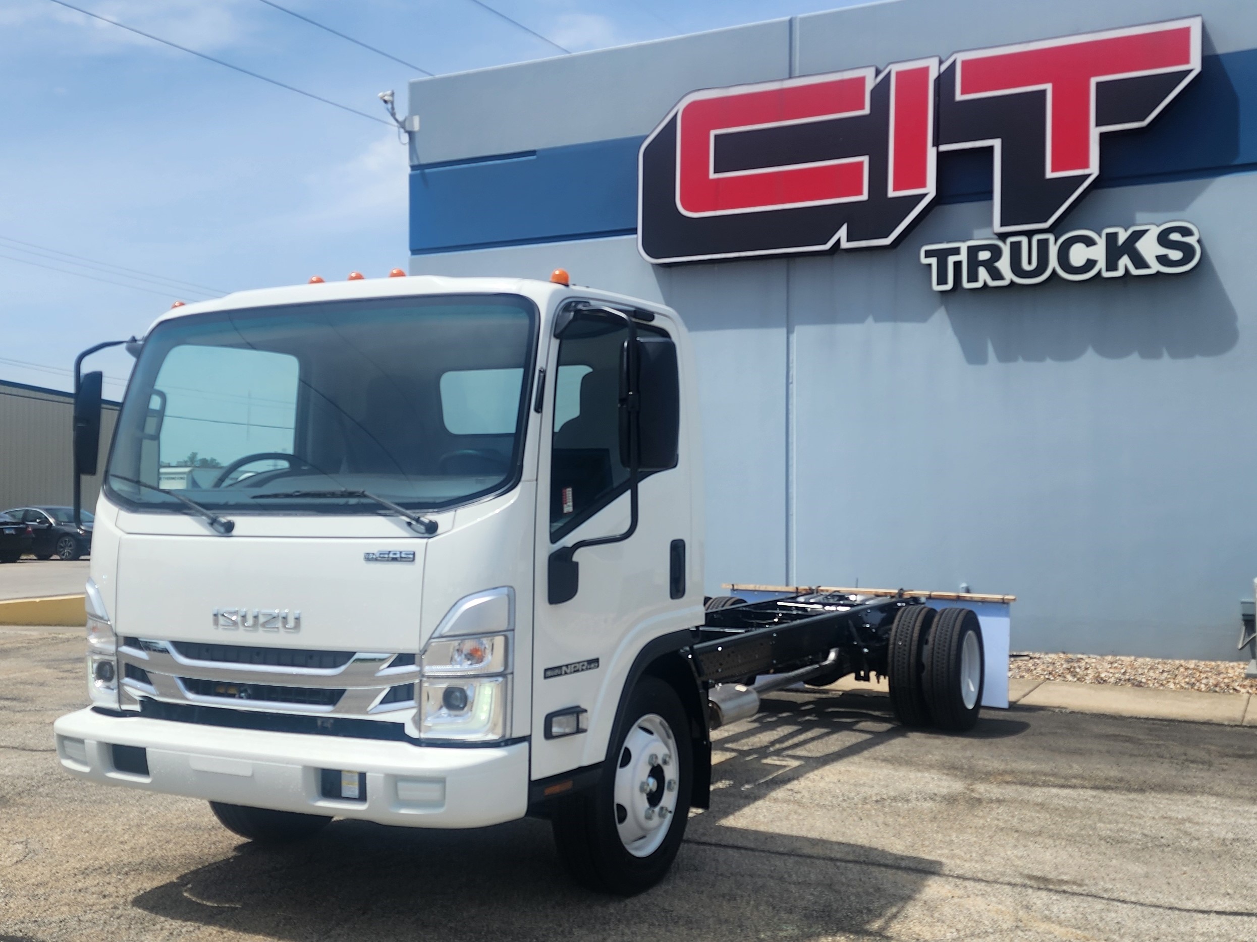 2025 ISUZU NPRHD - image 1 of 6