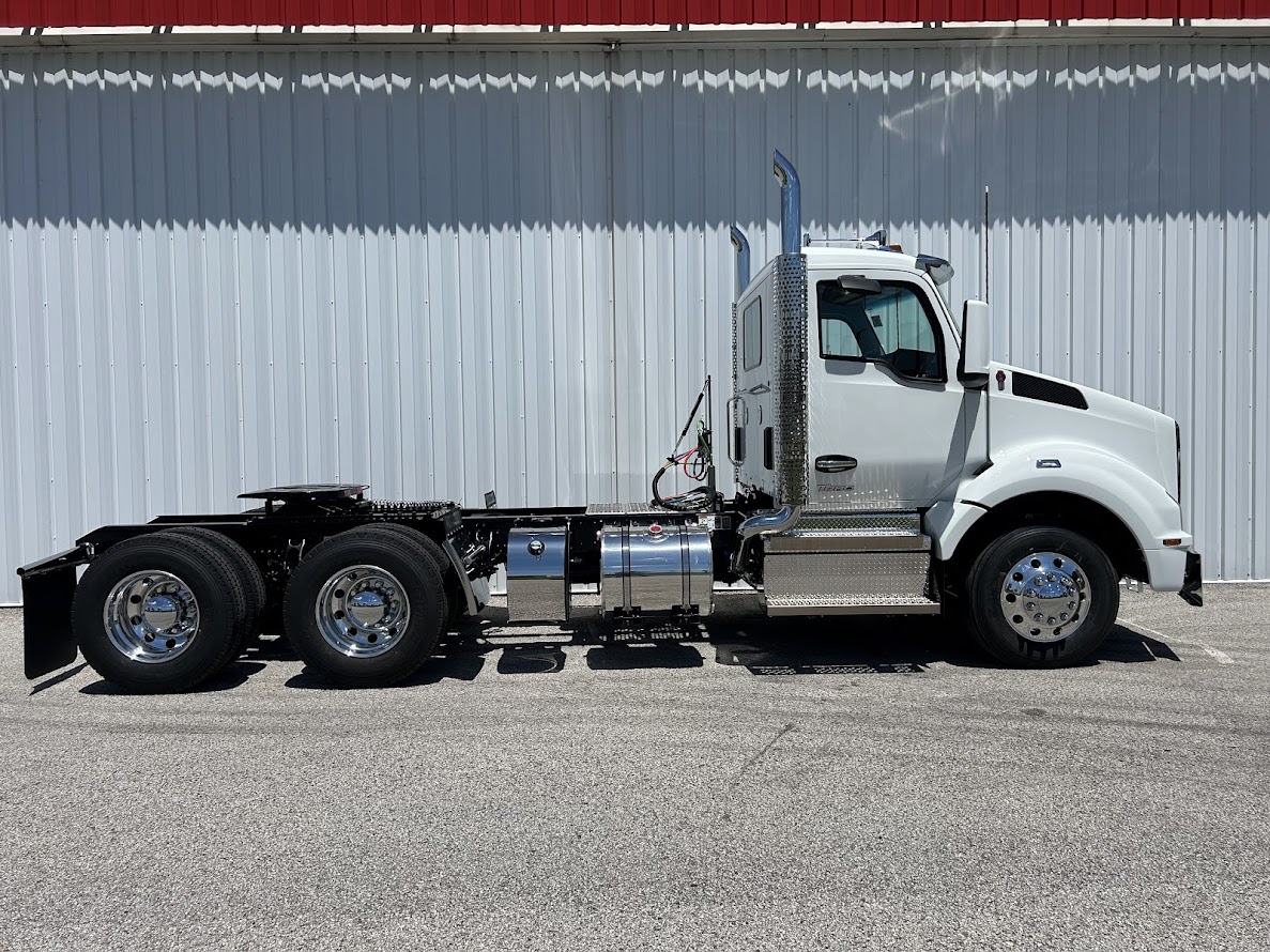 2025 KENWORTH T880 - image 2 of 6