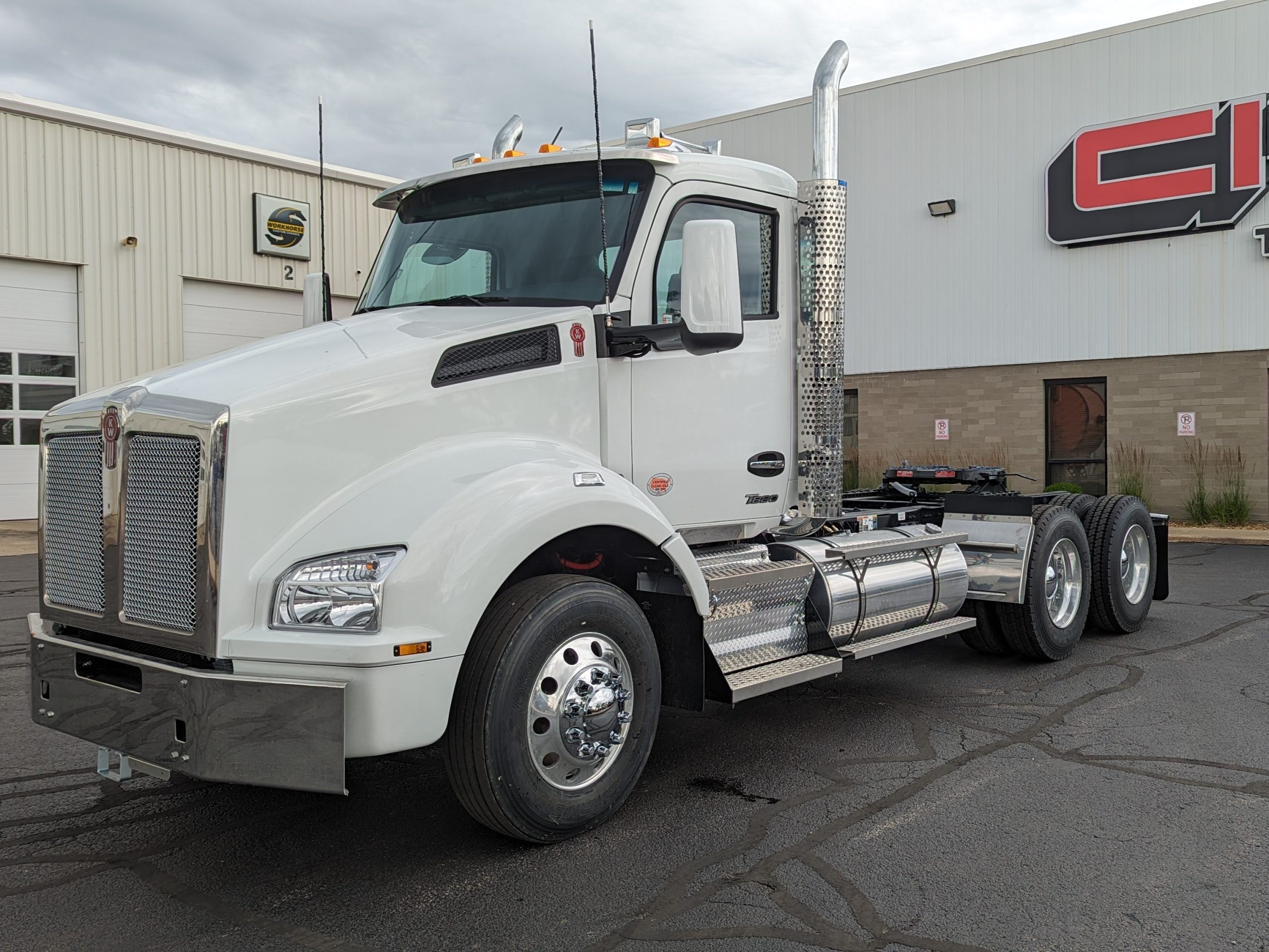 2025 KENWORTH T880 - image 1 of 6