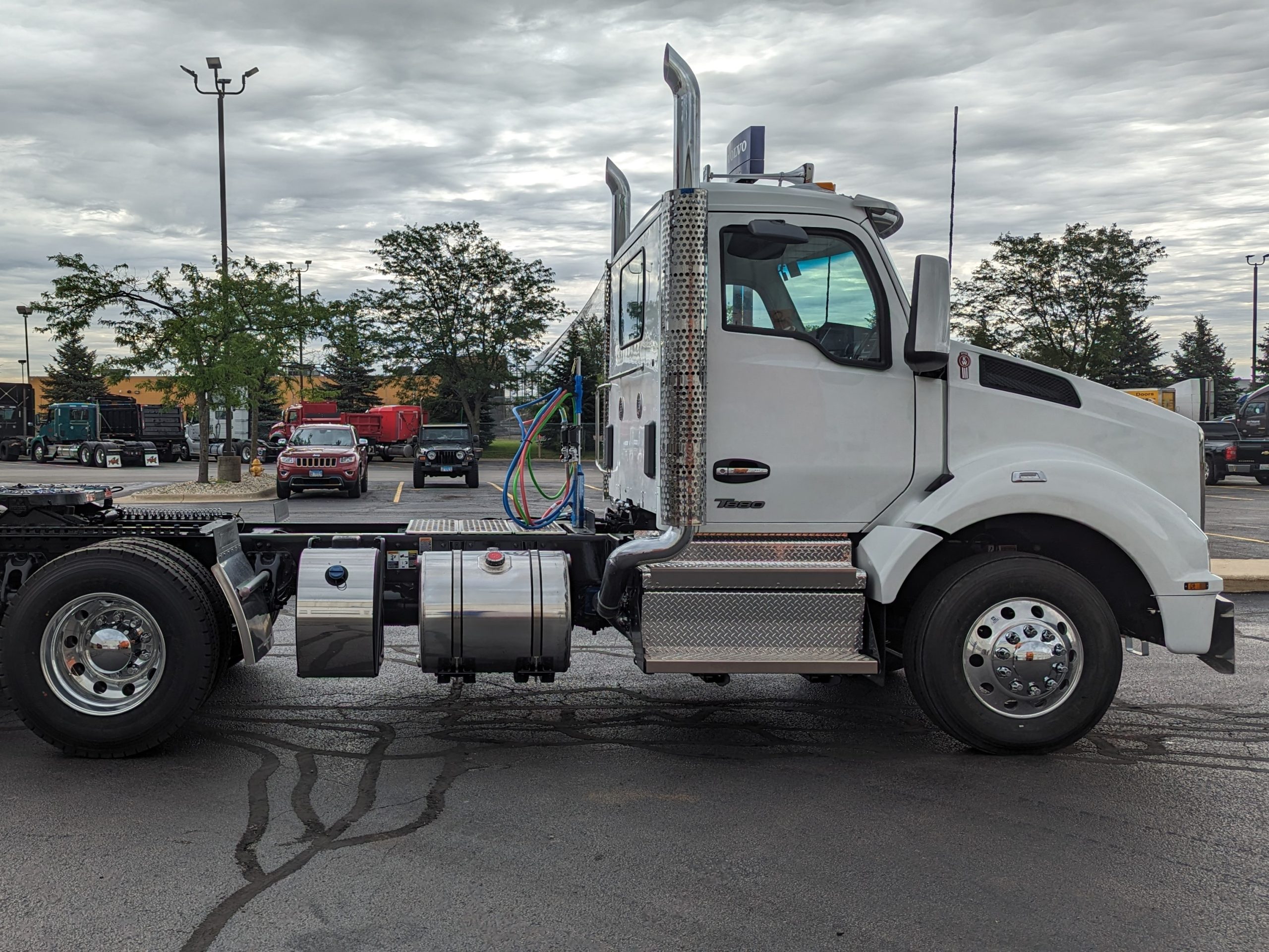 2025 KENWORTH T880 - image 4 of 6