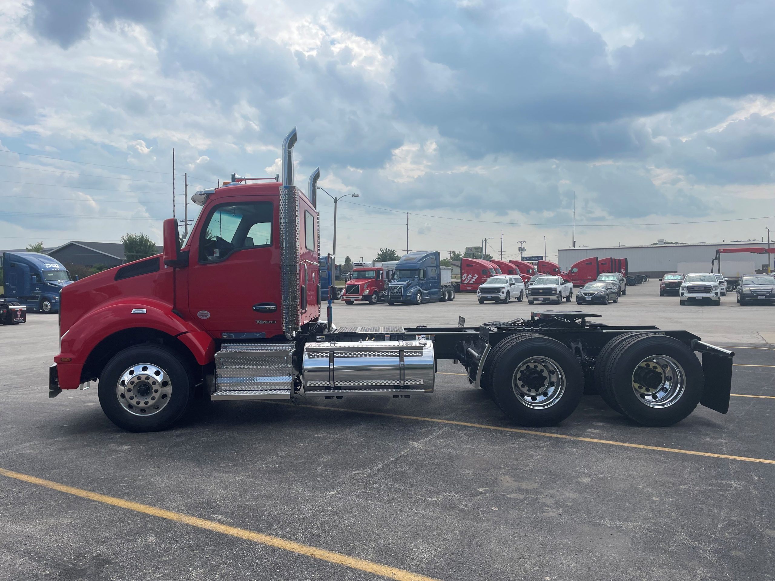 2025 KENWORTH T880 - image 2 of 6