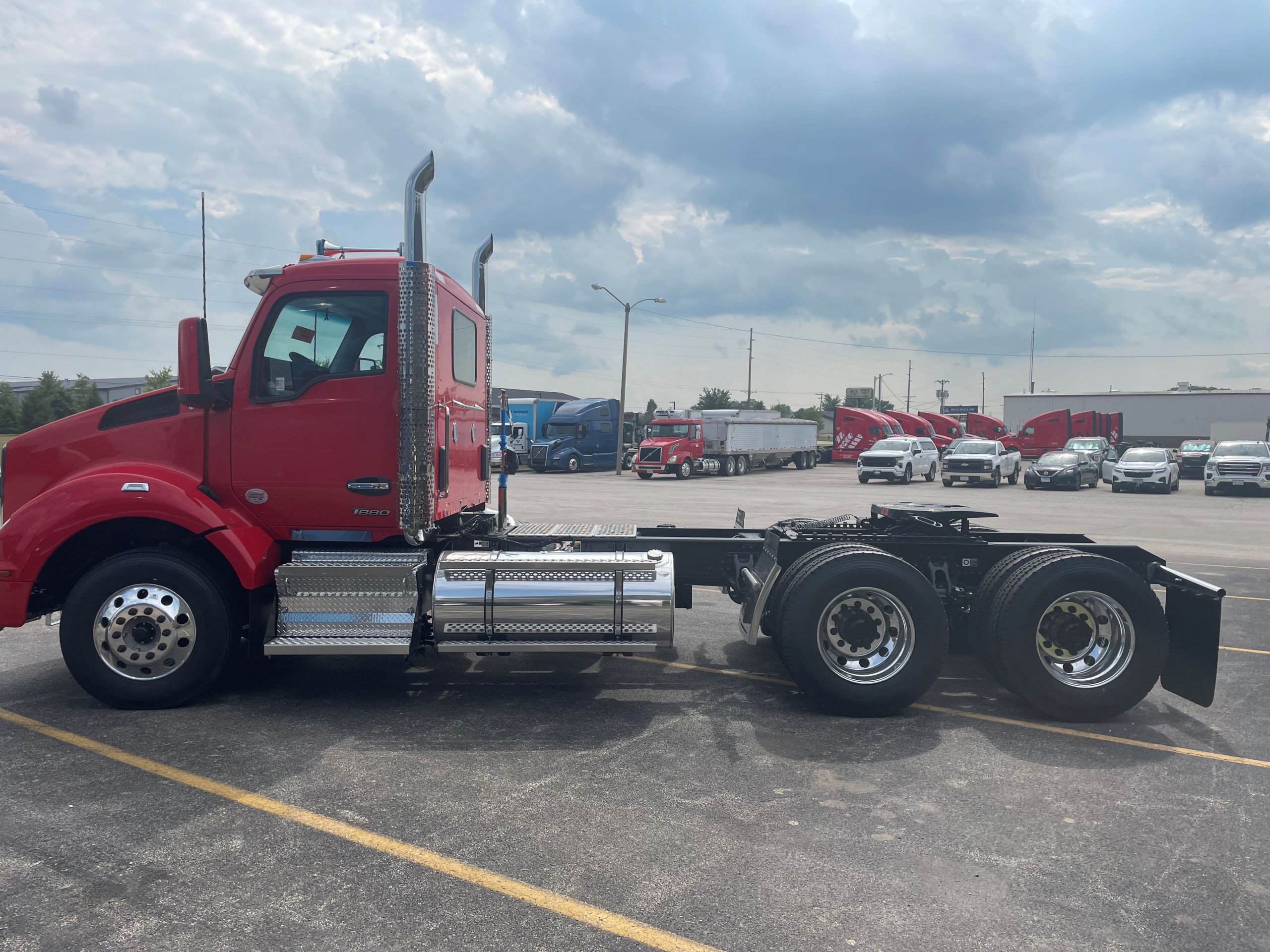 2025 KENWORTH T880 - image 2 of 6