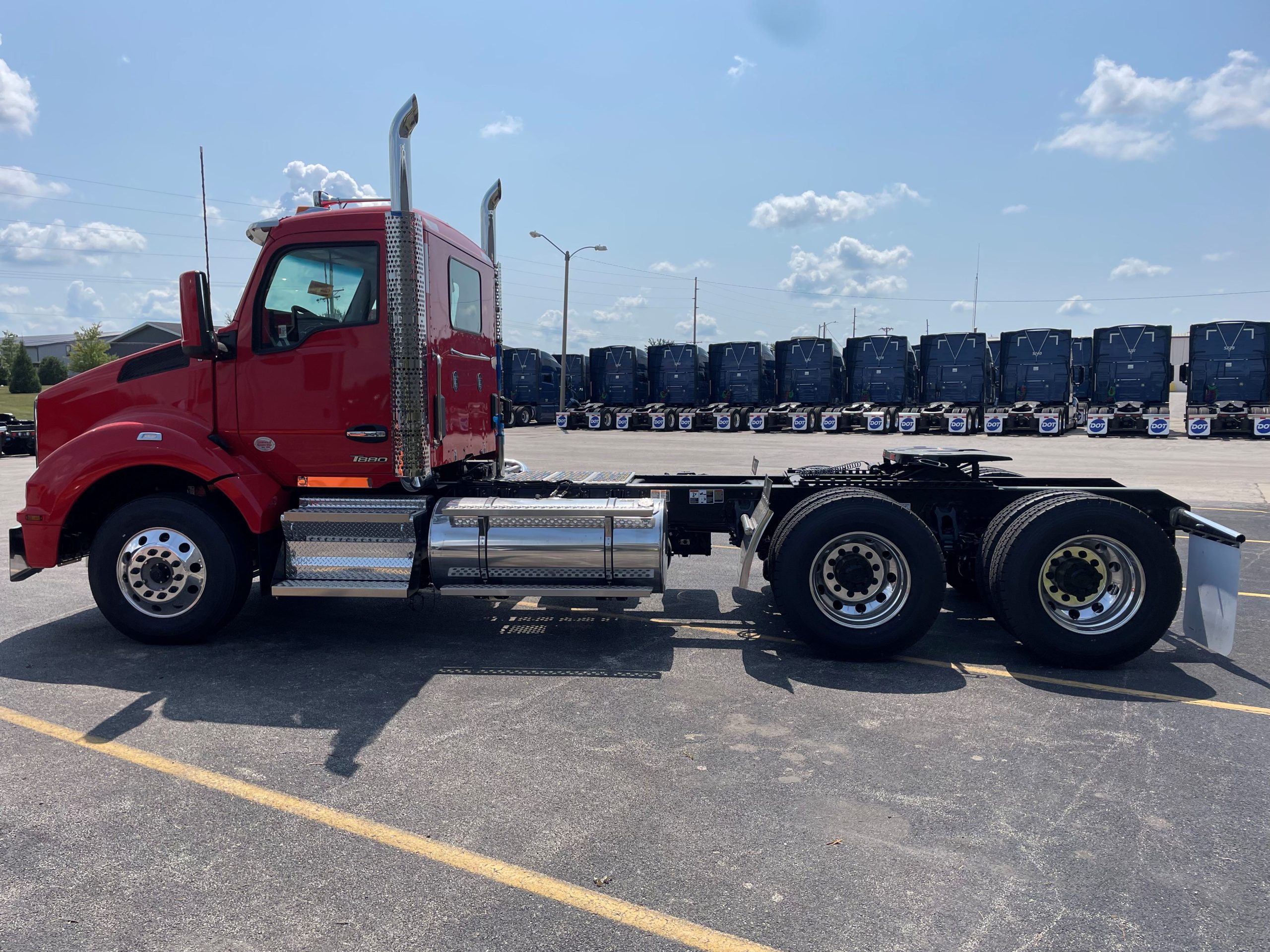 2025 KENWORTH T880 - image 2 of 6