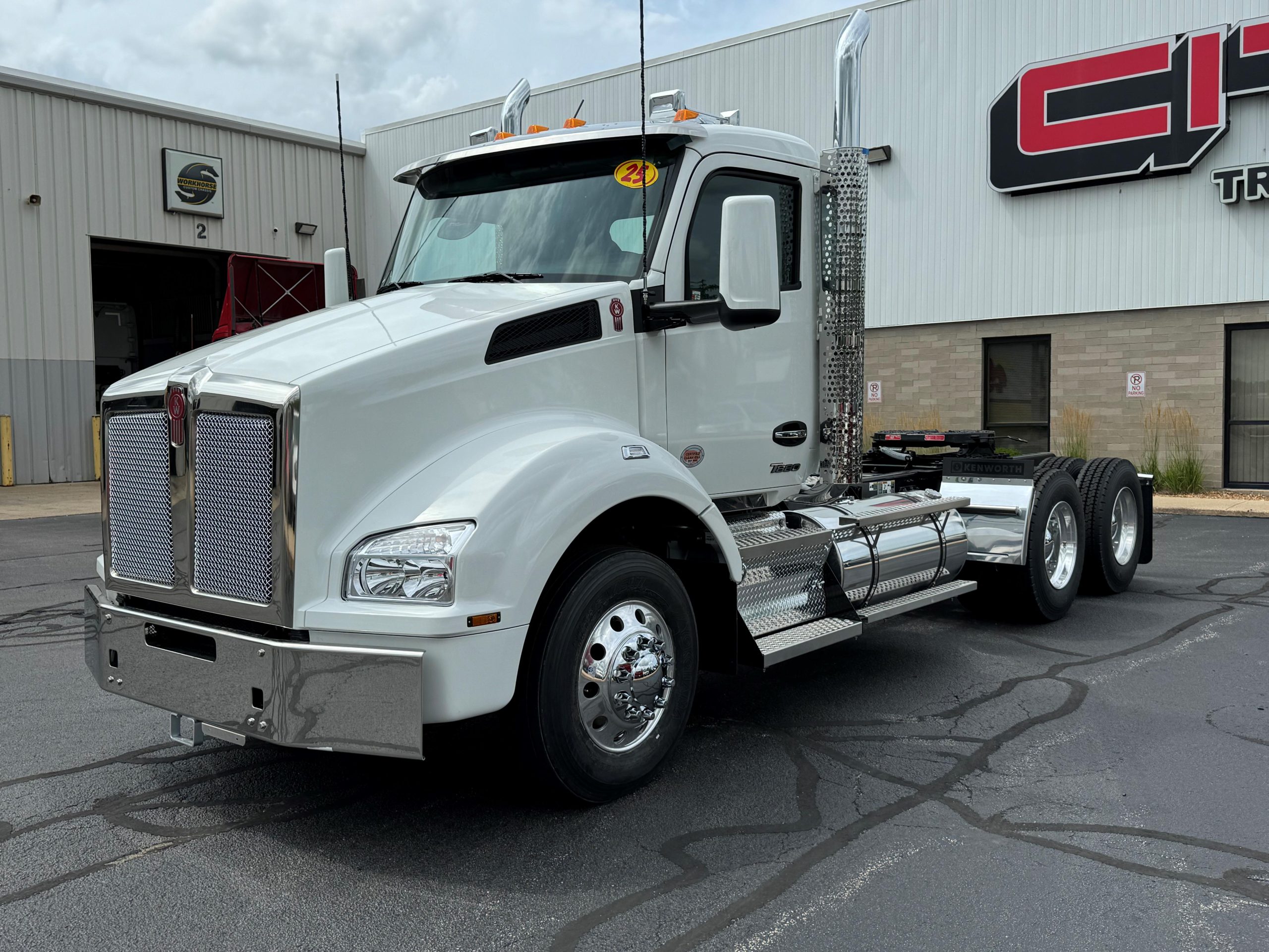 2025 KENWORTH T880 - image 1 of 6