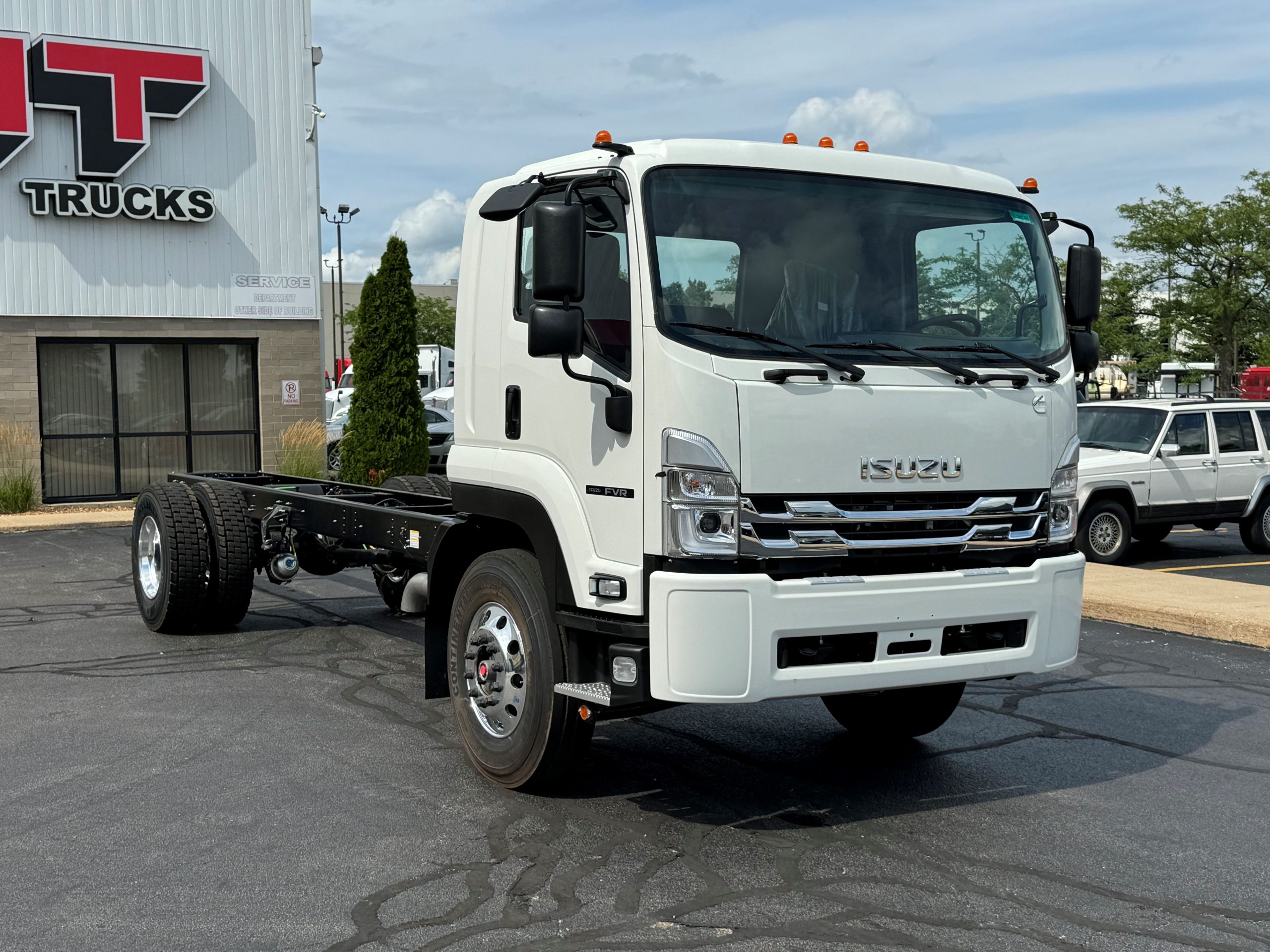 2025 ISUZU FVR - image 5 of 6