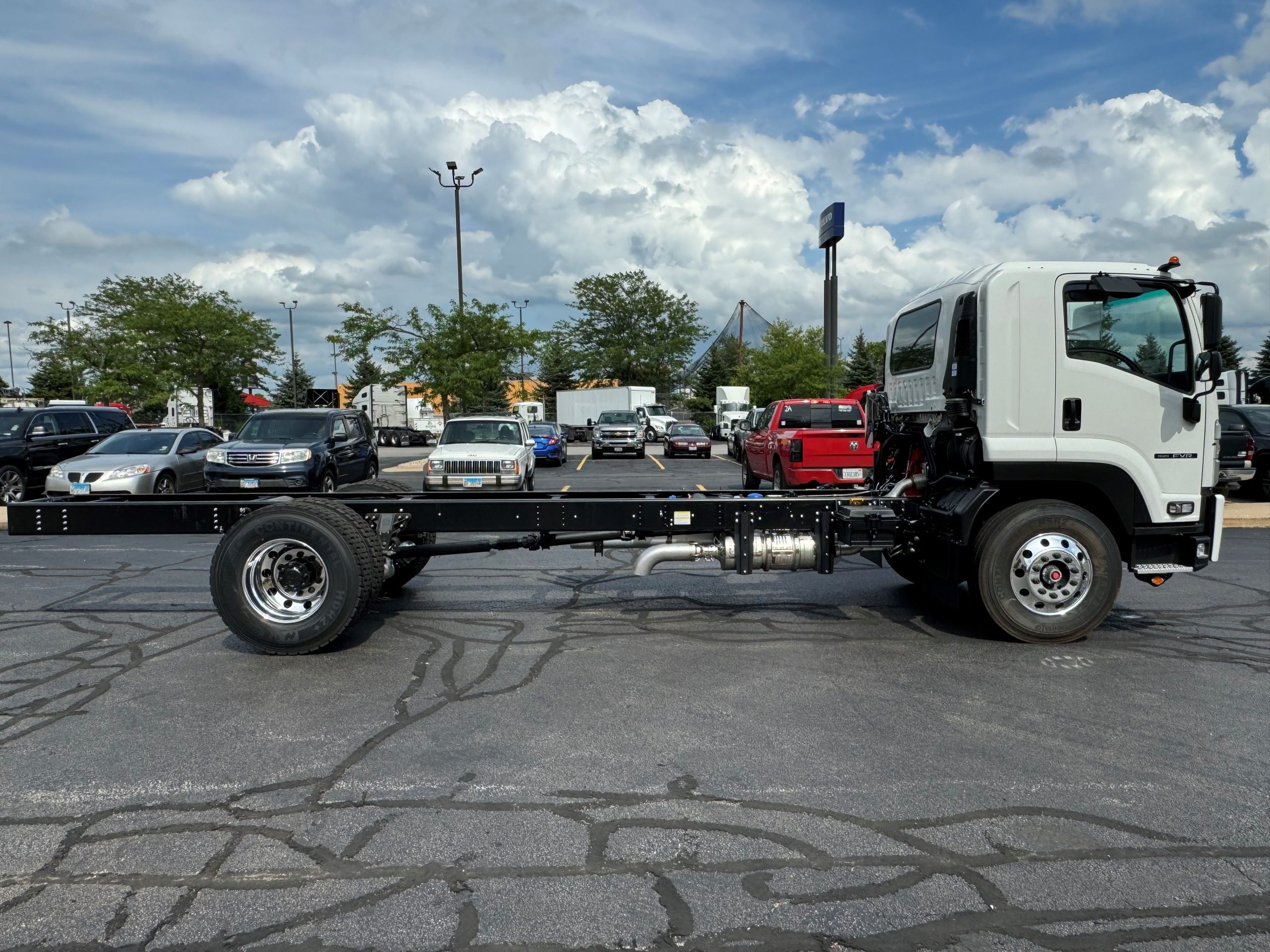 2025 ISUZU FVR - image 4 of 6