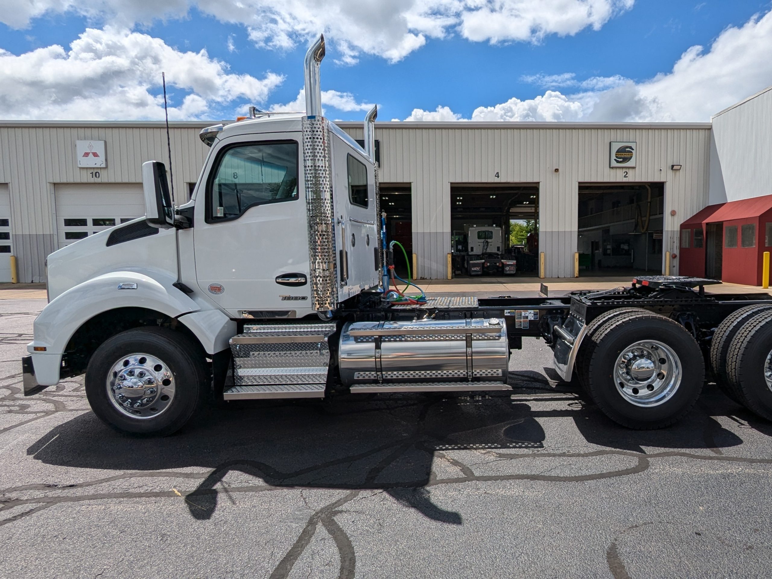 2025 KENWORTH T880 - image 2 of 6