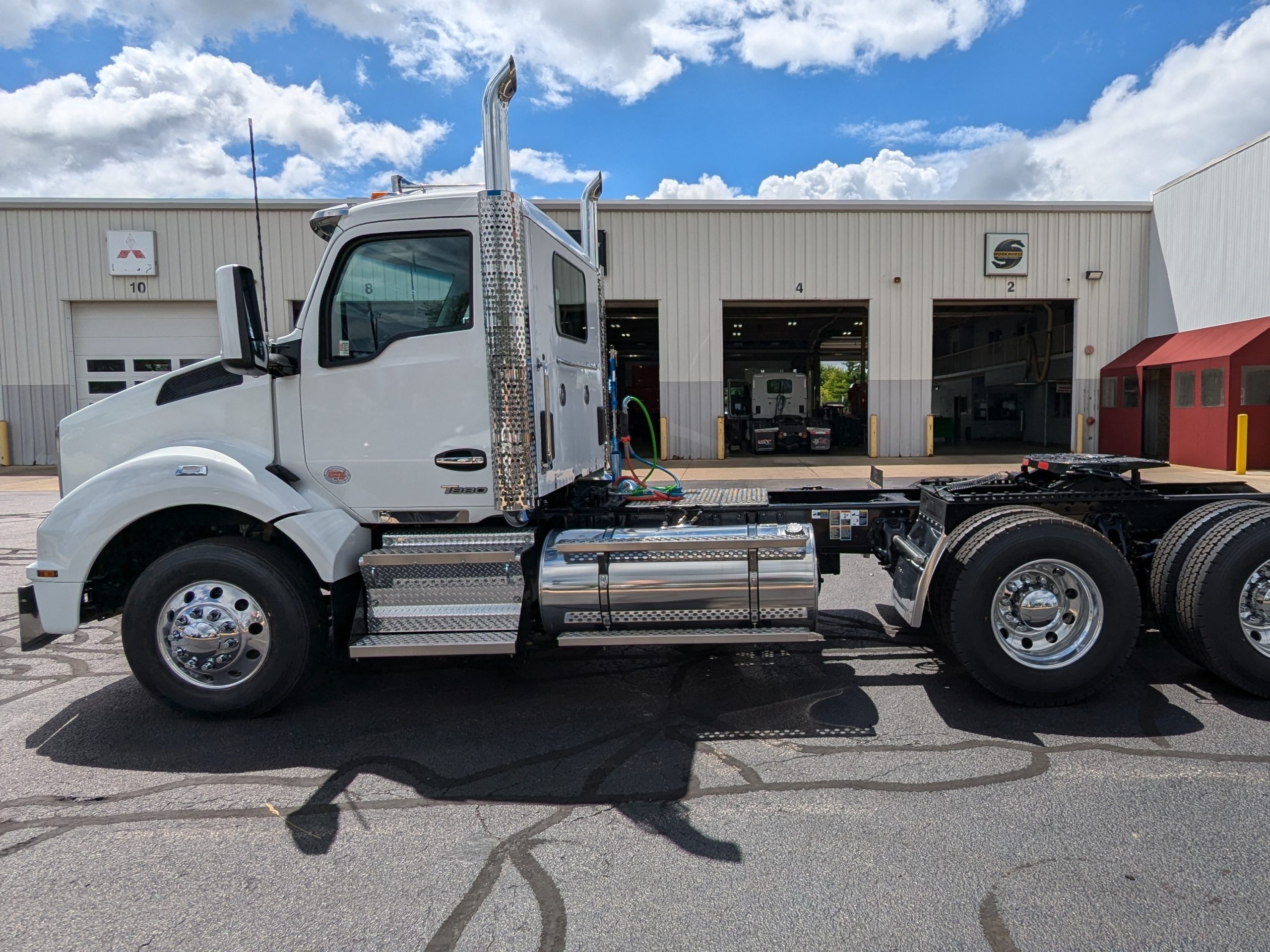 2025 KENWORTH T880 - image 2 of 6