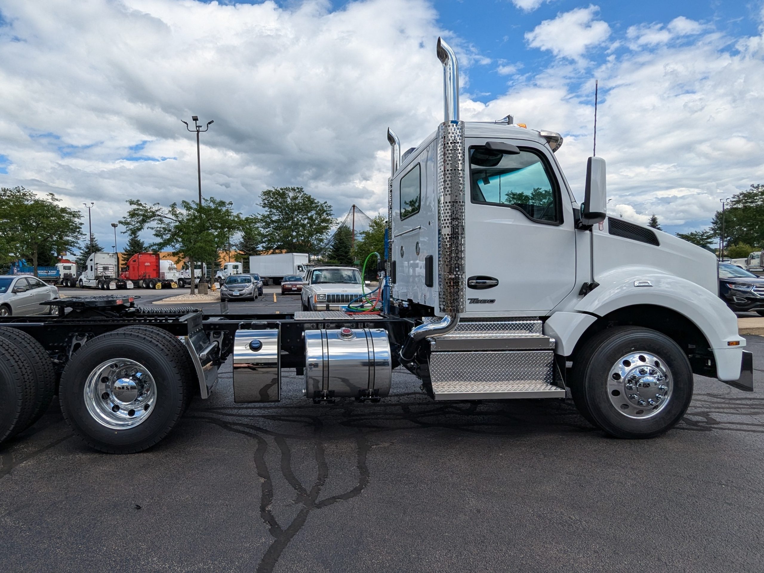 2025 KENWORTH T880 - image 4 of 6