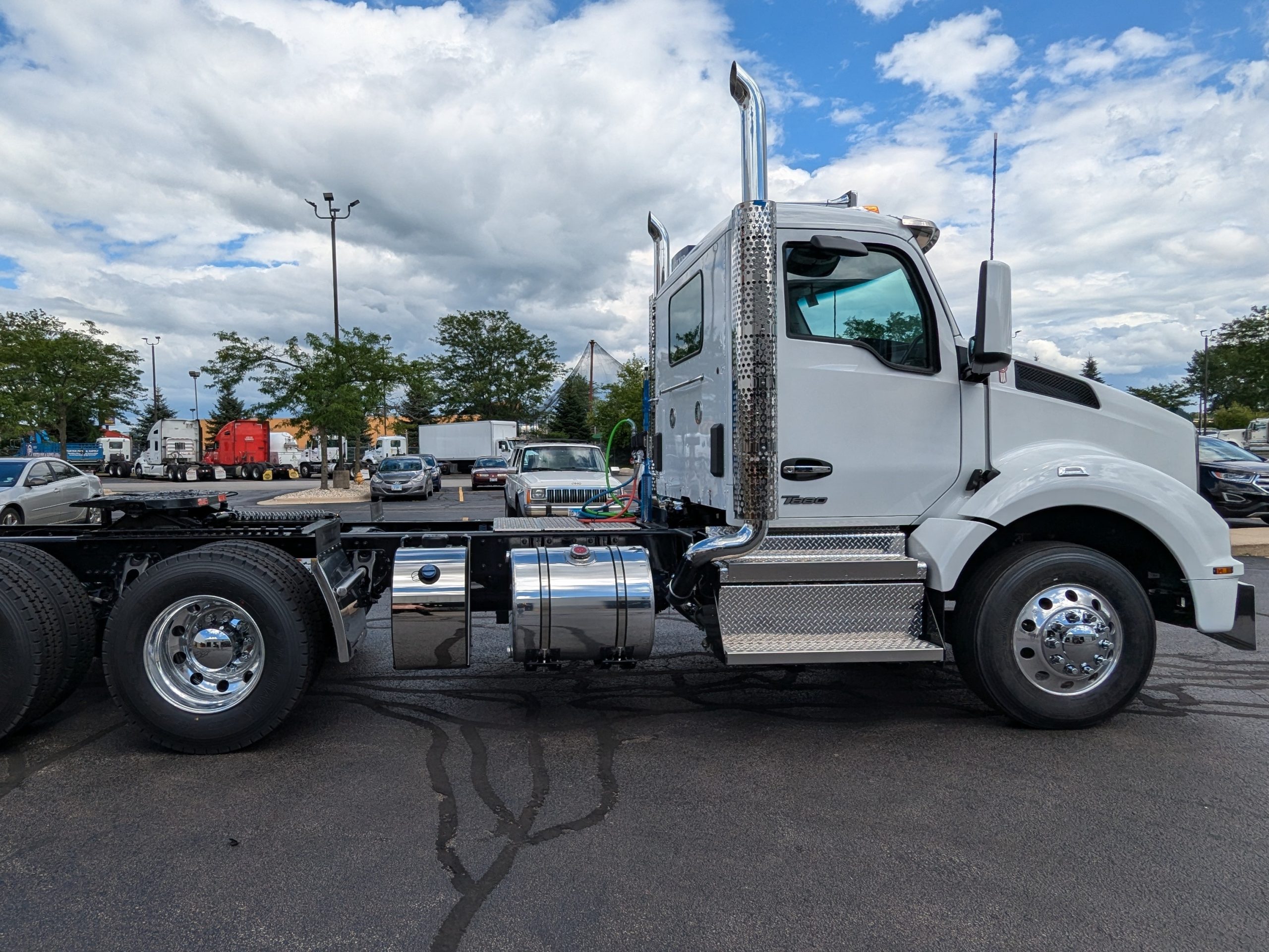 2025 KENWORTH T880 - image 4 of 6