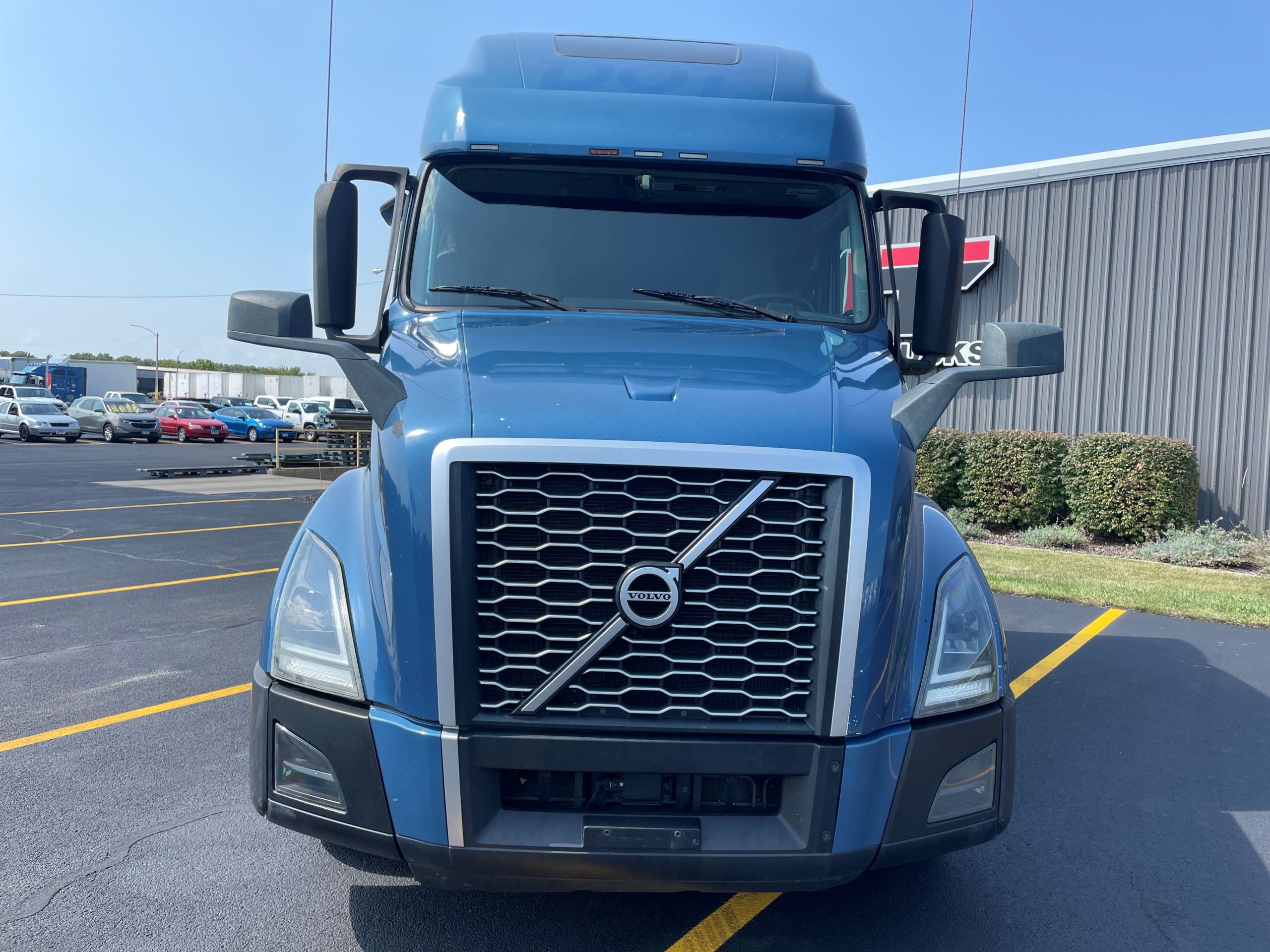 2019 VOLVO VNL760 - image 2 of 6