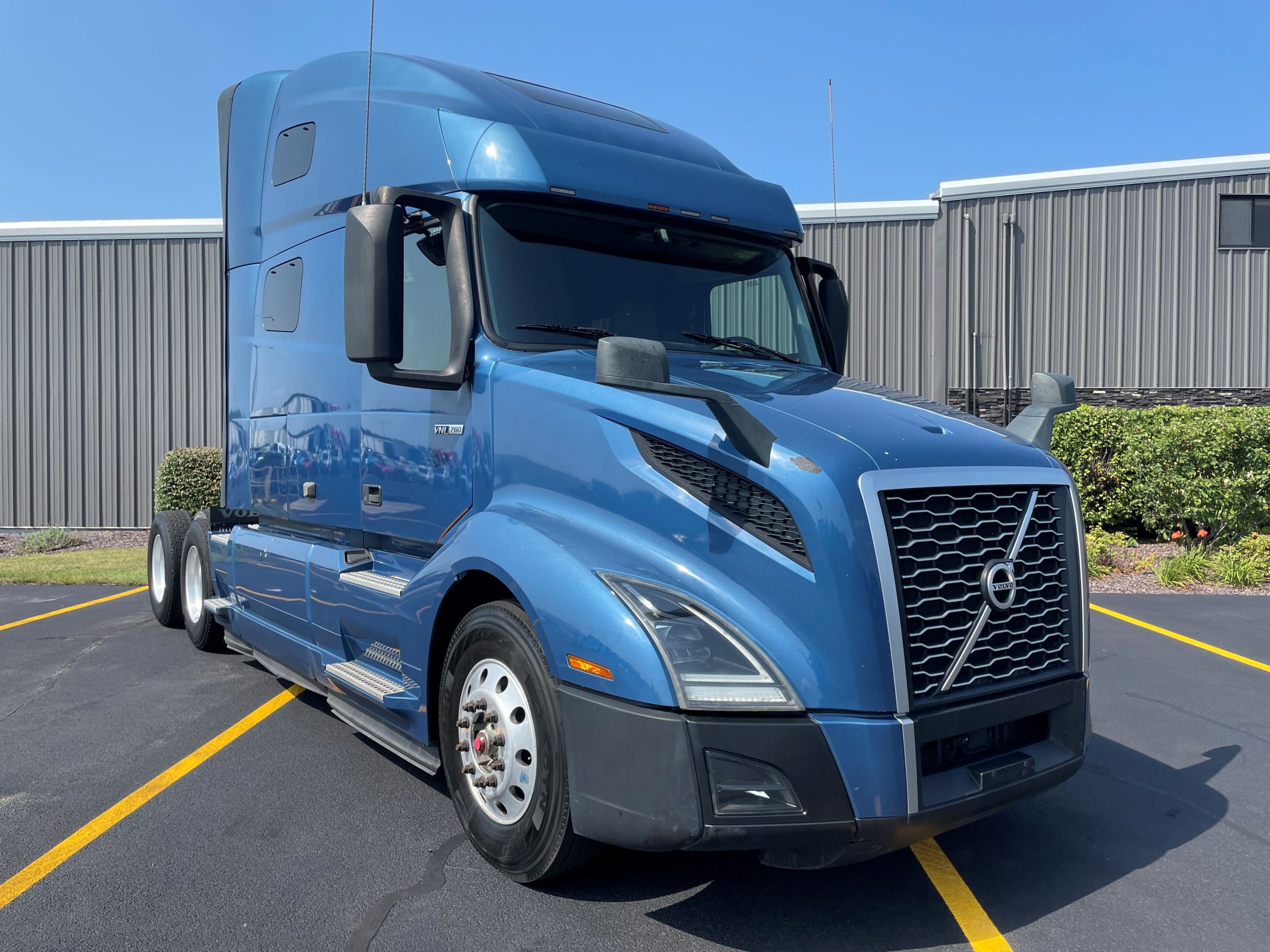 2019 VOLVO VNL760 - image 4 of 6