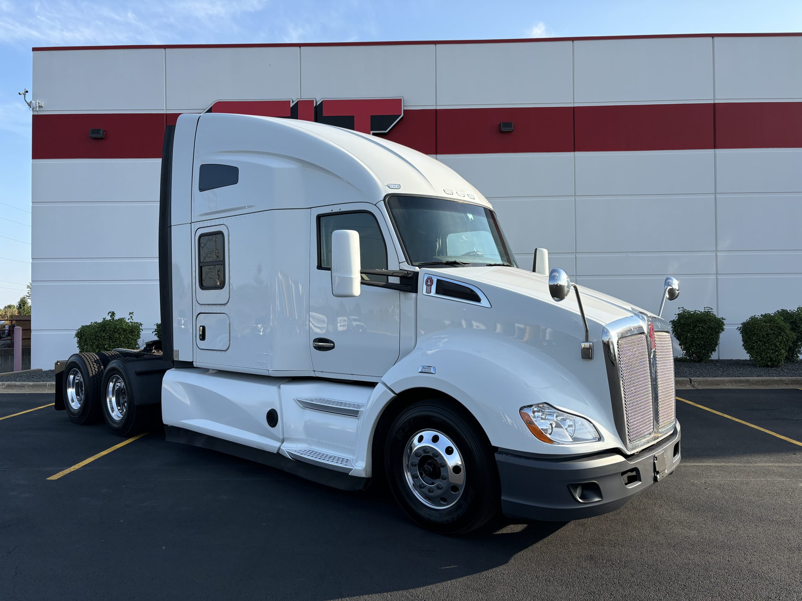 2019 KENWORTH T680 - image 3 of 6