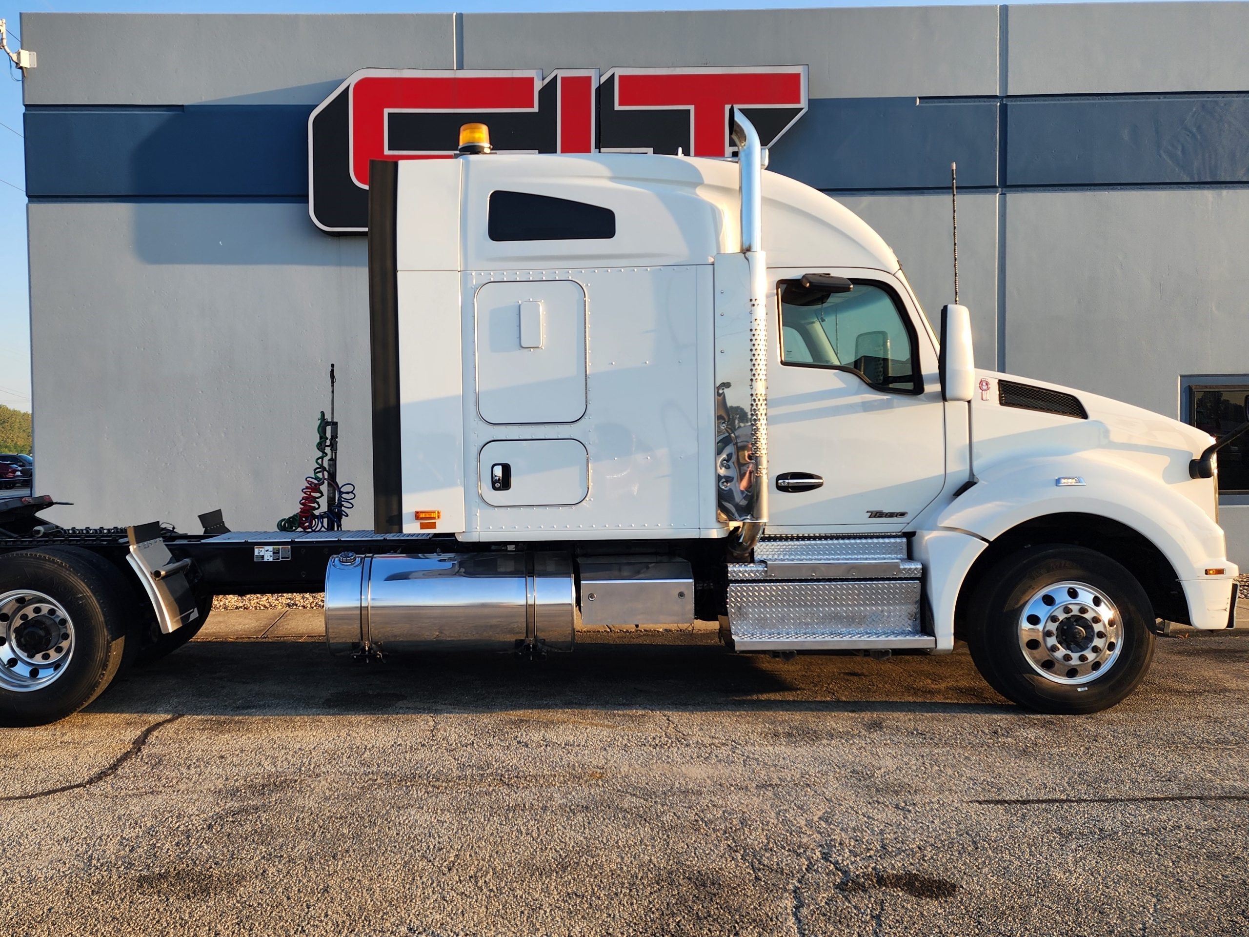 2021 KENWORTH T880 - image 4 of 6