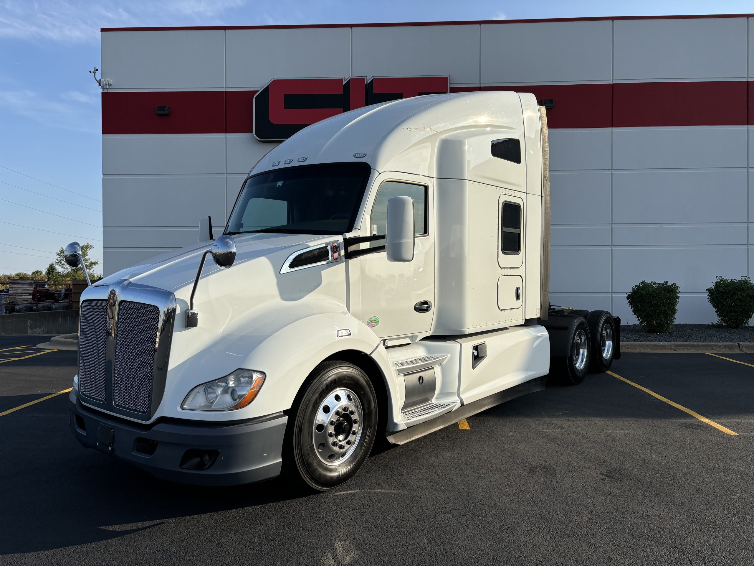 2019 KENWORTH T680 - image 1 of 6