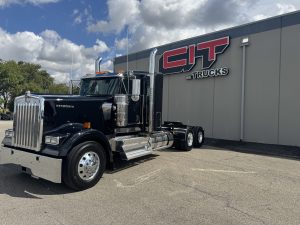 New 2025 W900L Sleeper CIT Trucks