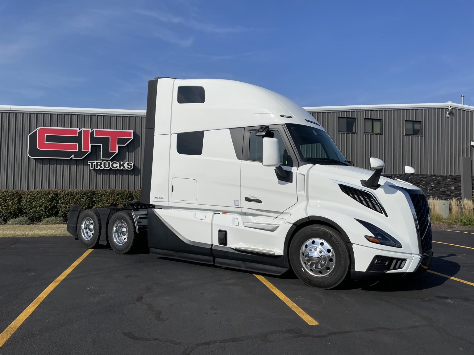 2025 VOLVO VNL860 - CIT Trucks