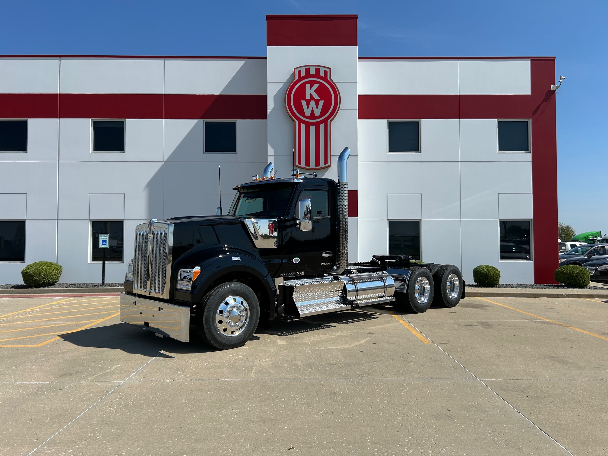 2025 KENWORTH W990 - image 1 of 6