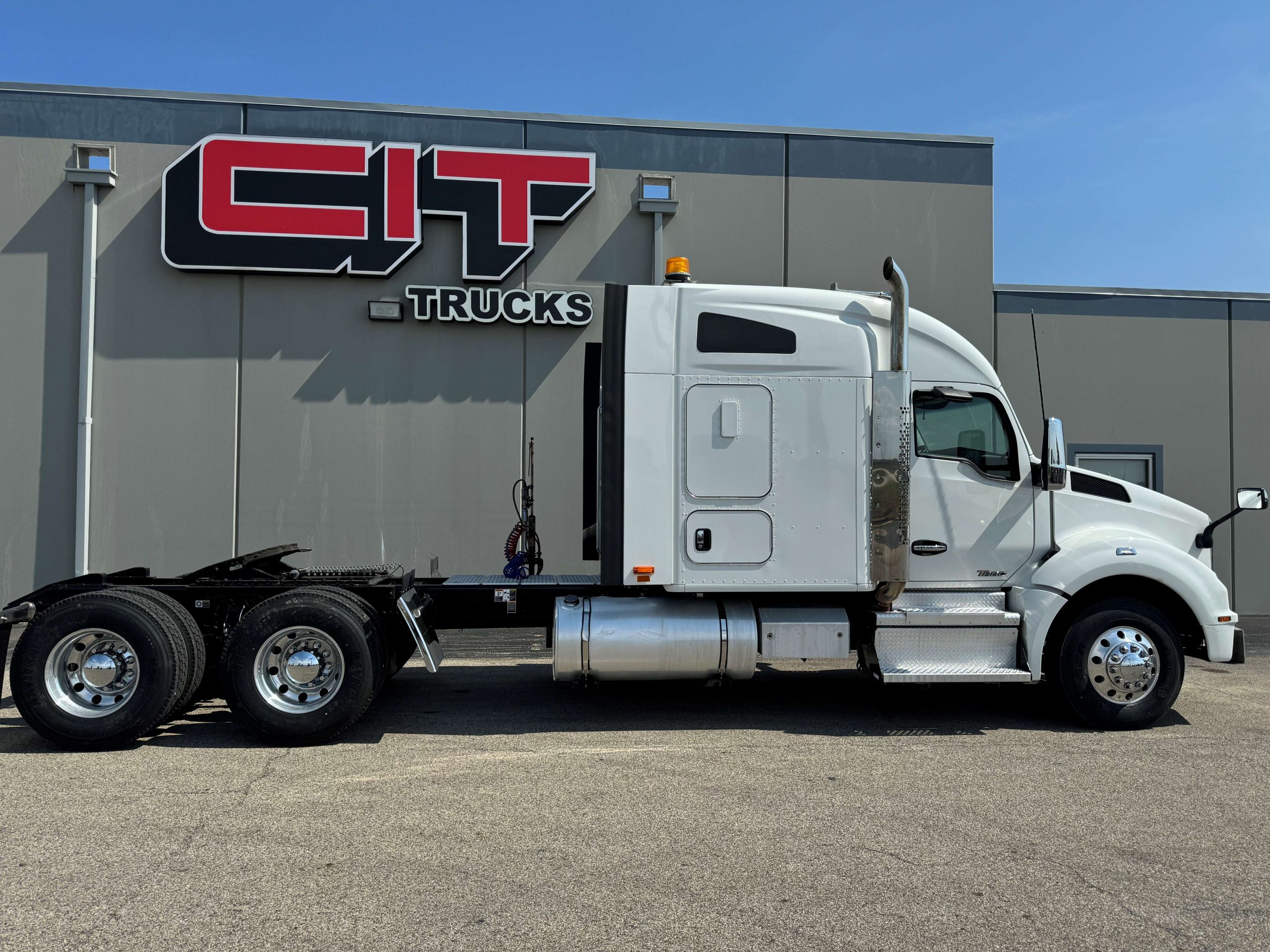 2021 KENWORTH T880 - image 2 of 6