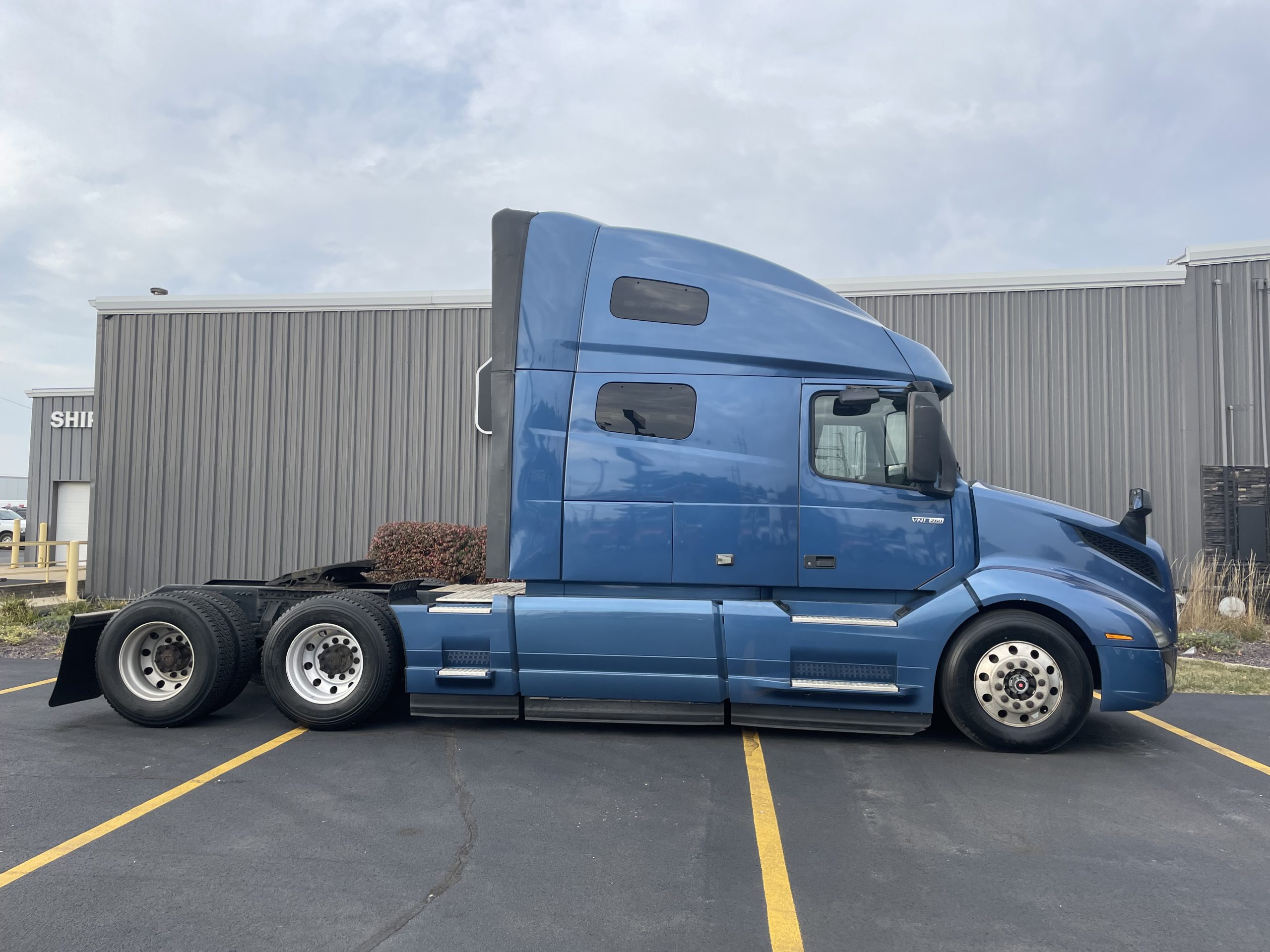 2018 VOLVO VNL760 - image 1 of 6