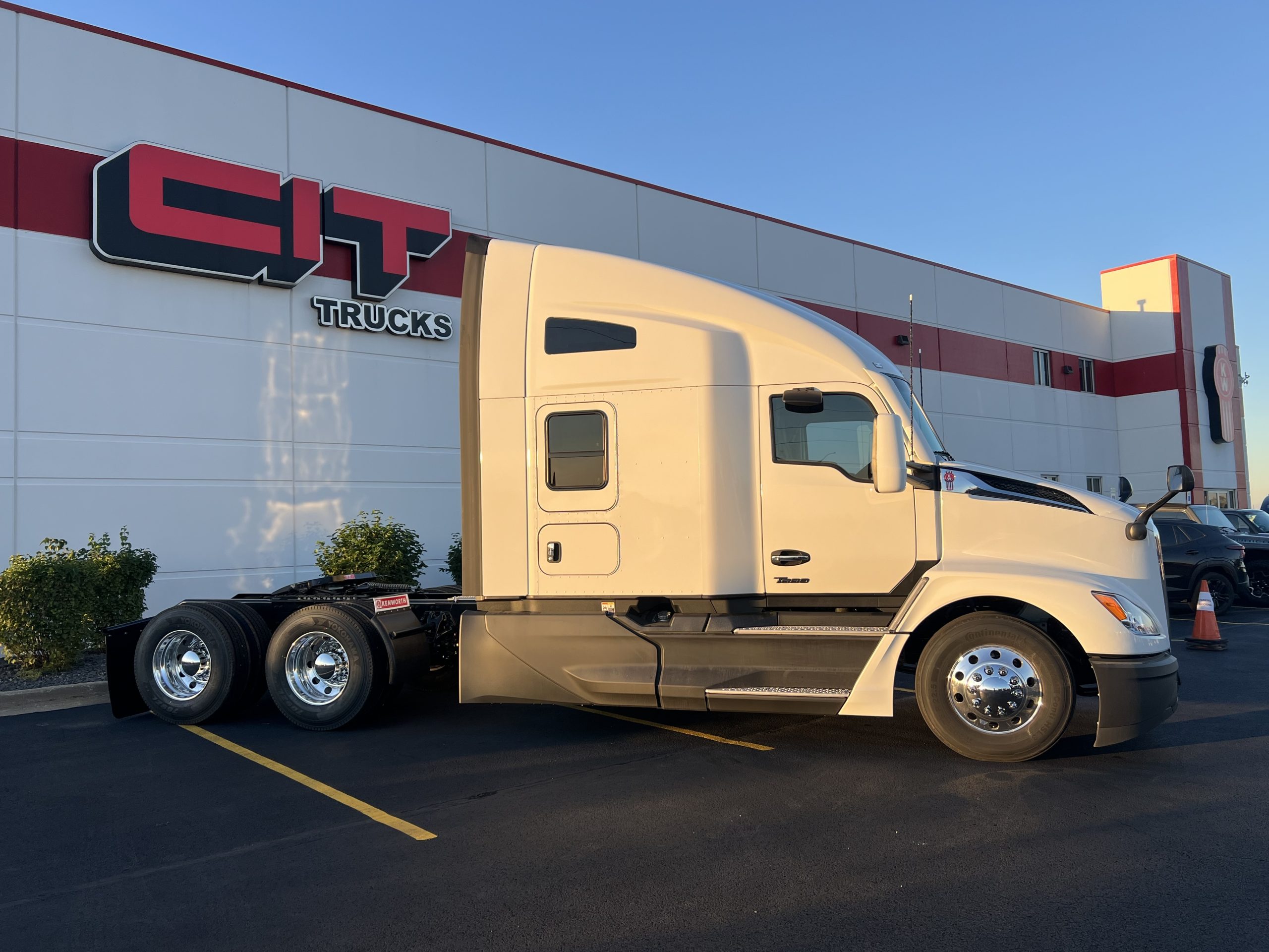 2025 KENWORTH T680 - image 6 of 6