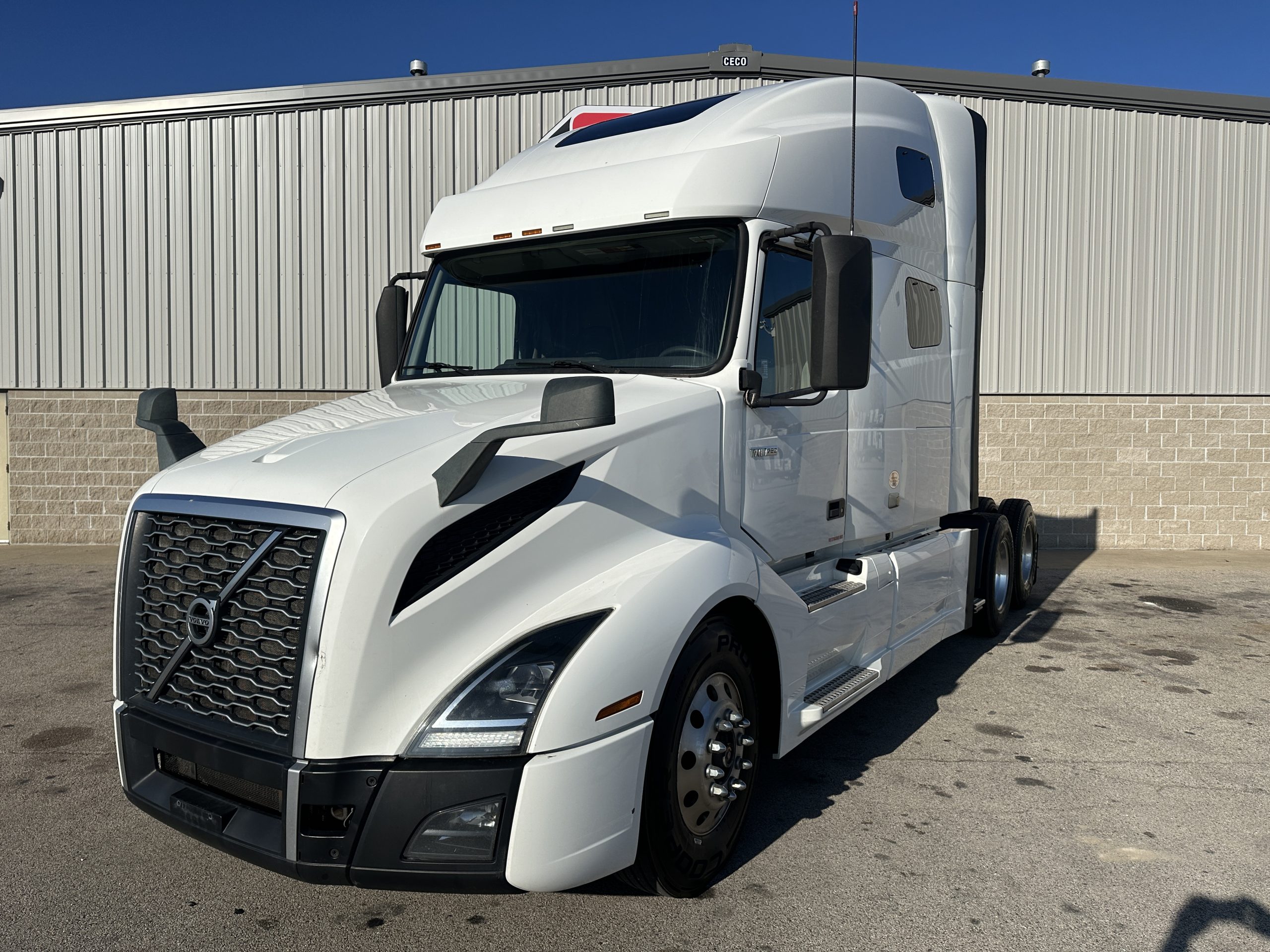 2019 VOLVO VNL760 - image 1 of 6