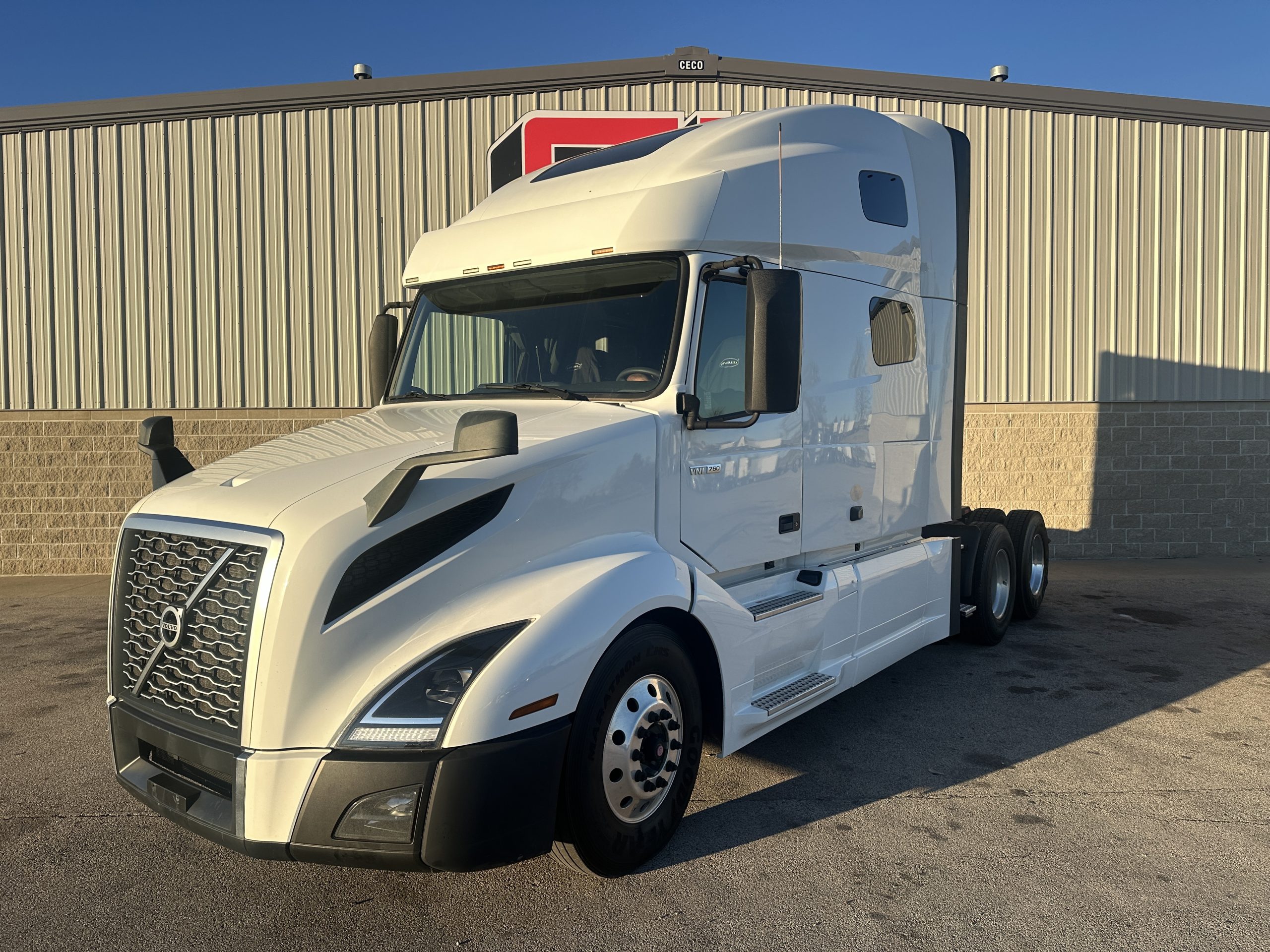 2019 VOLVO VNL760 - image 1 of 6