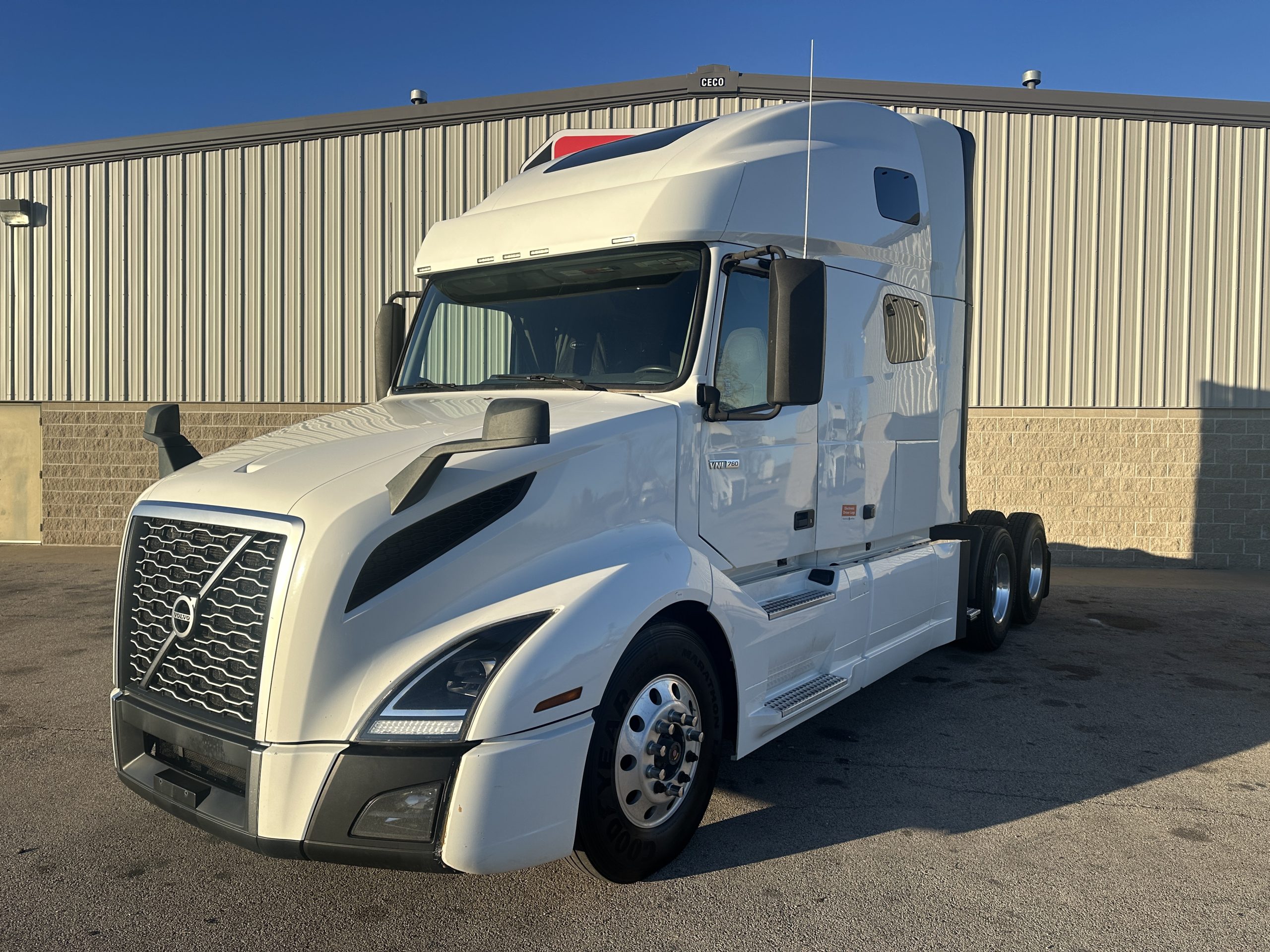 2019 VOLVO VNL760 - image 1 of 6