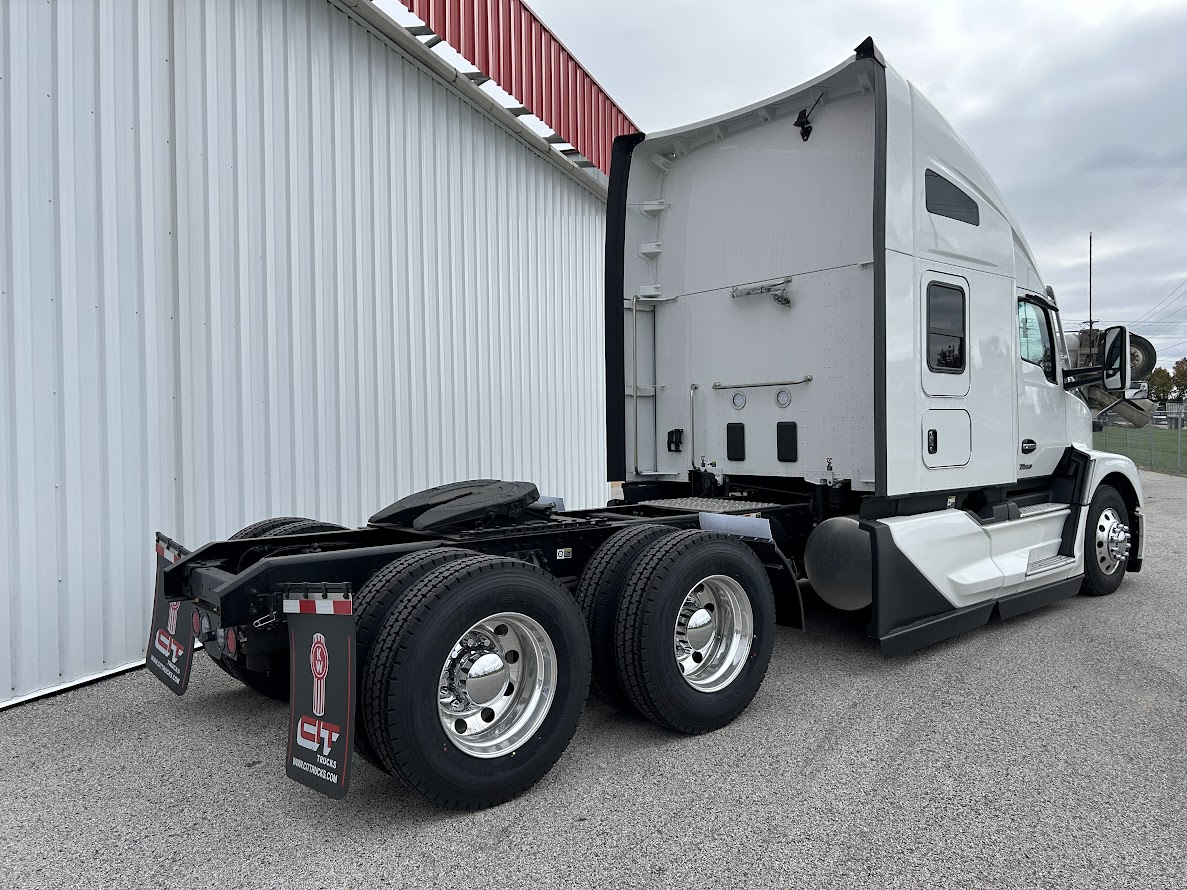 2025 KENWORTH T680 - image 3 of 6