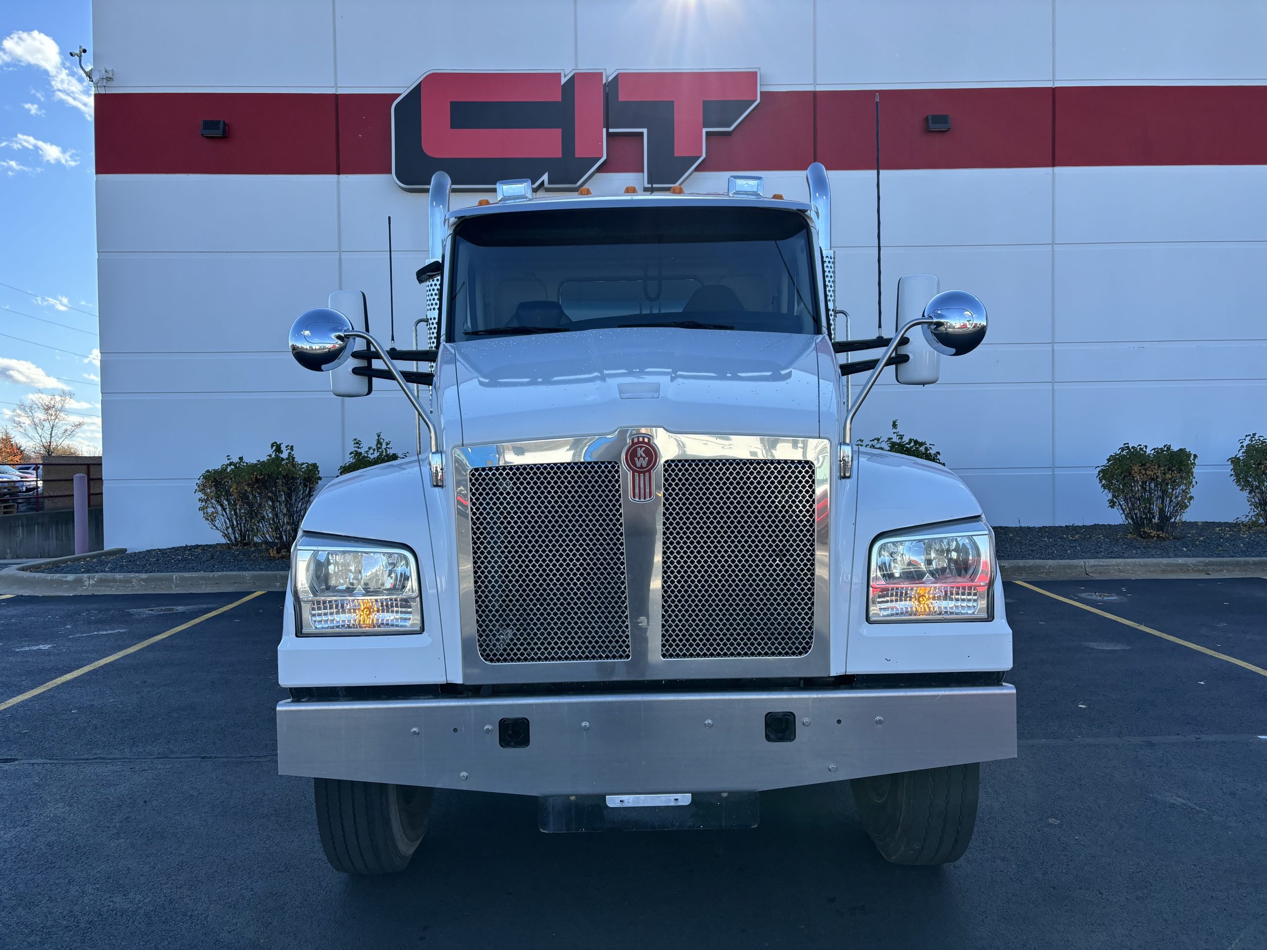 2020 KENWORTH T880 - image 2 of 6