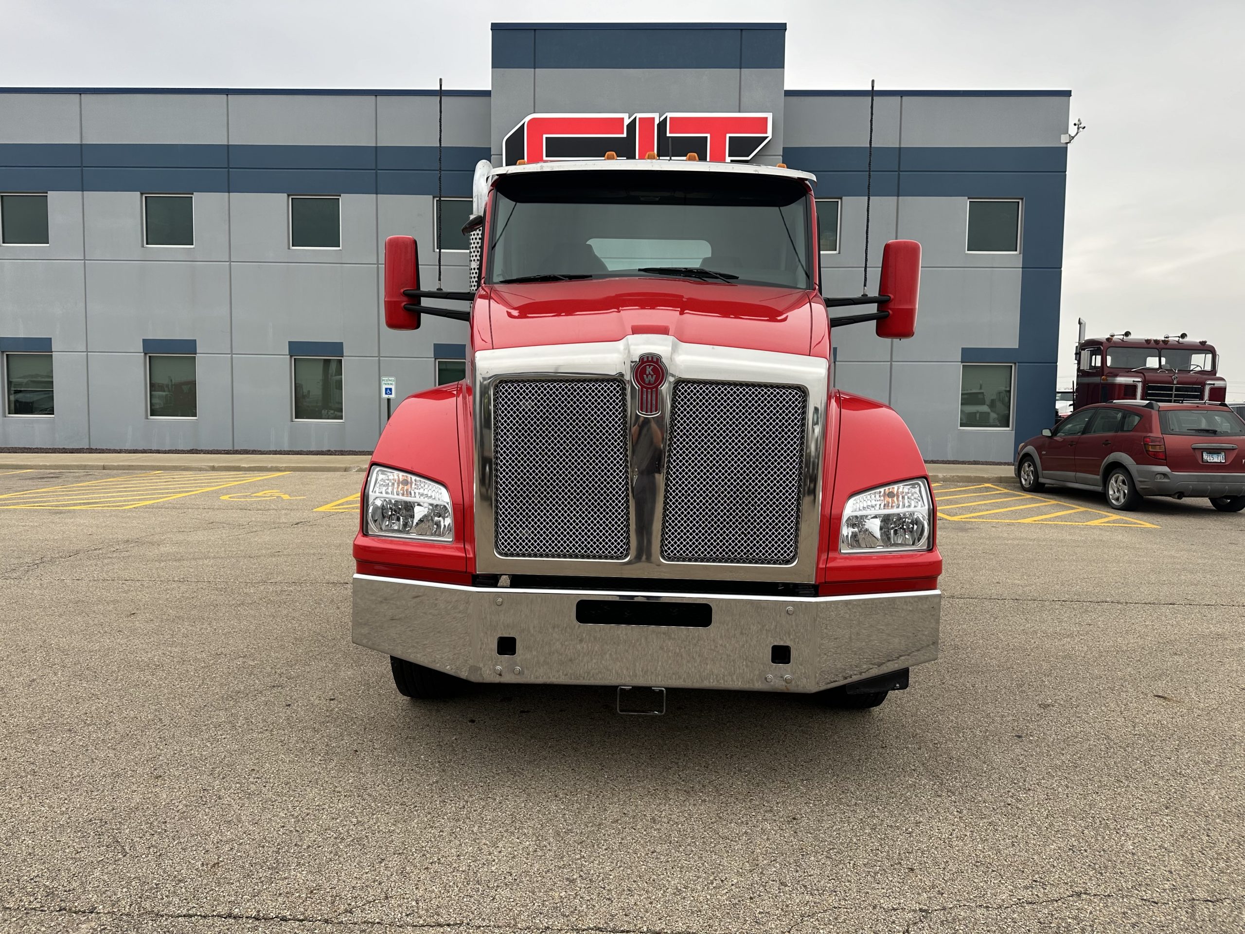 2024 KENWORTH T880 - image 2 of 6