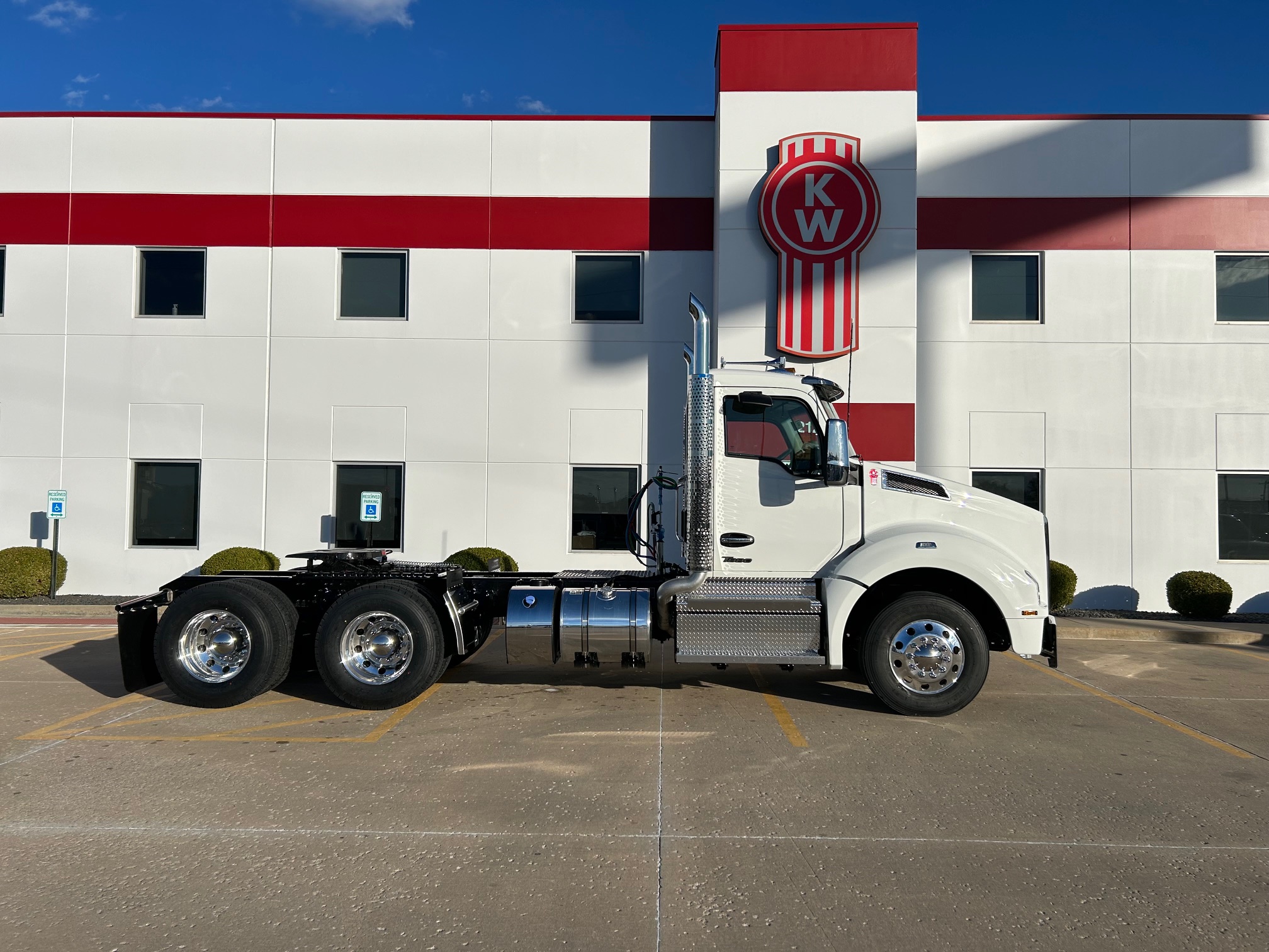 2025 KENWORTH T880 - image 3 of 6