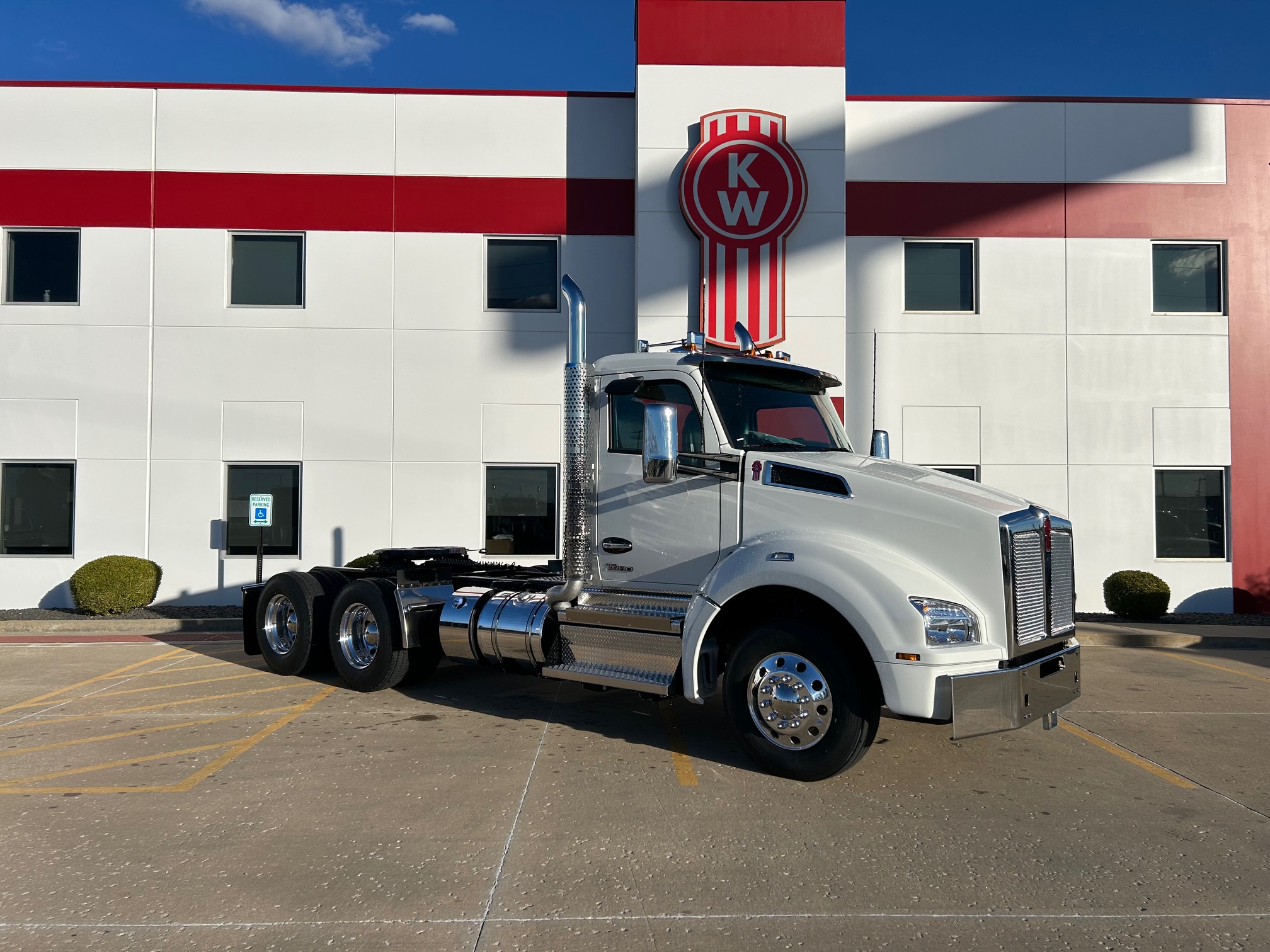 2025 KENWORTH T880 - image 4 of 6