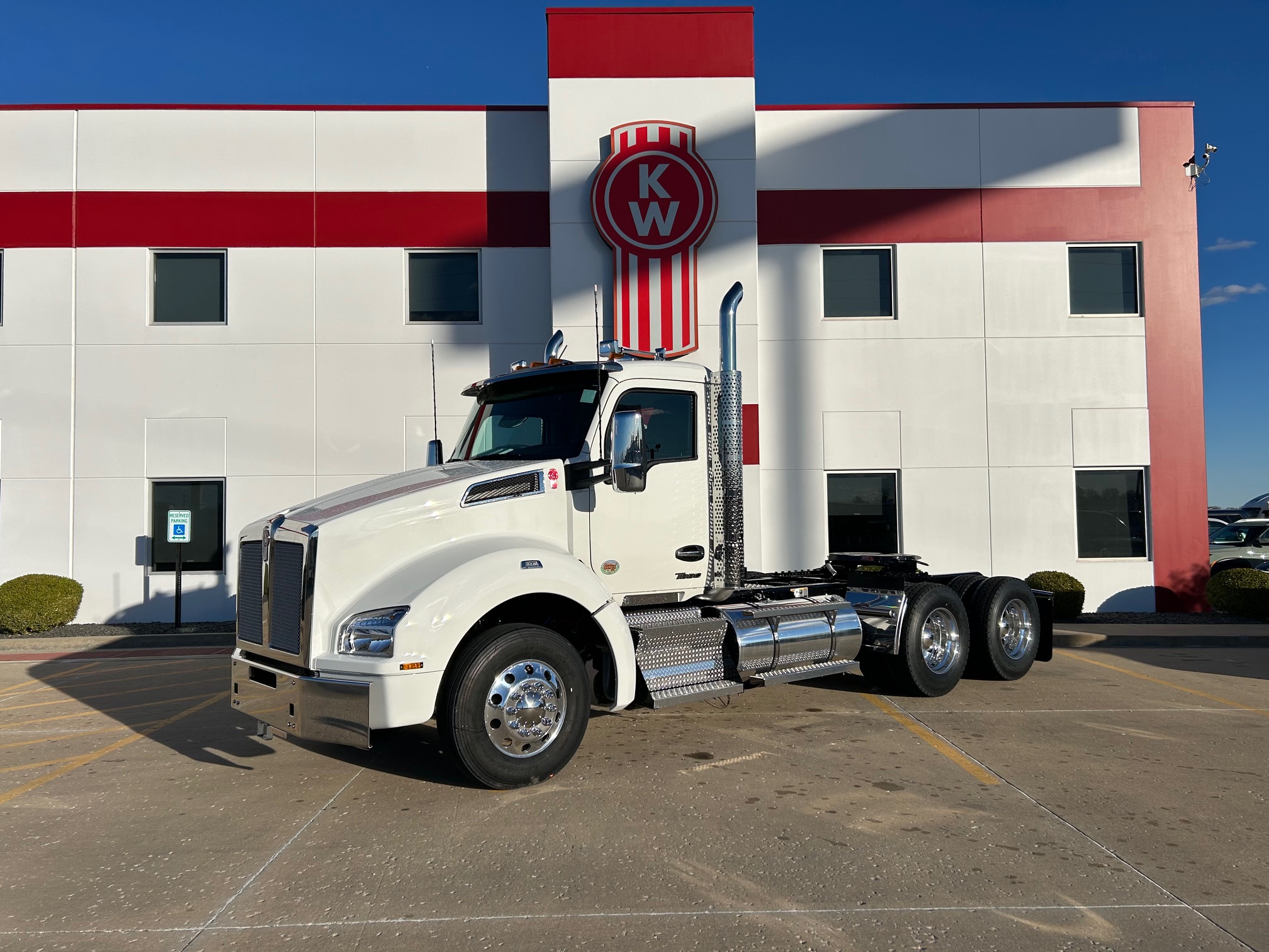 2025 KENWORTH T880 - image 1 of 6