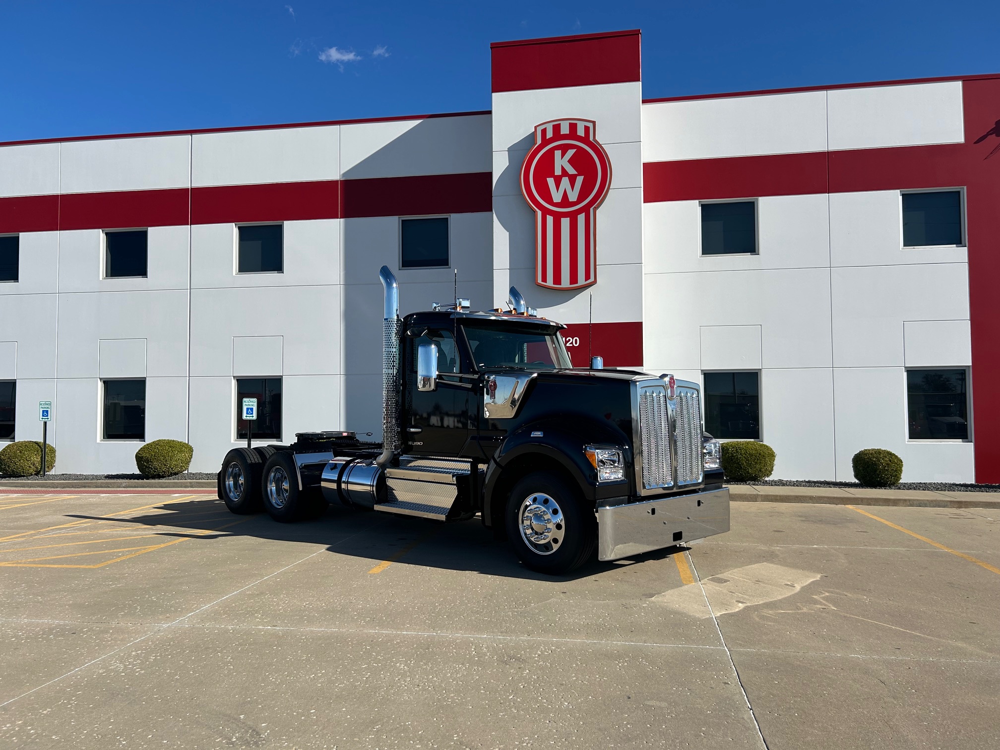 2025 KENWORTH W990 - image 4 of 6