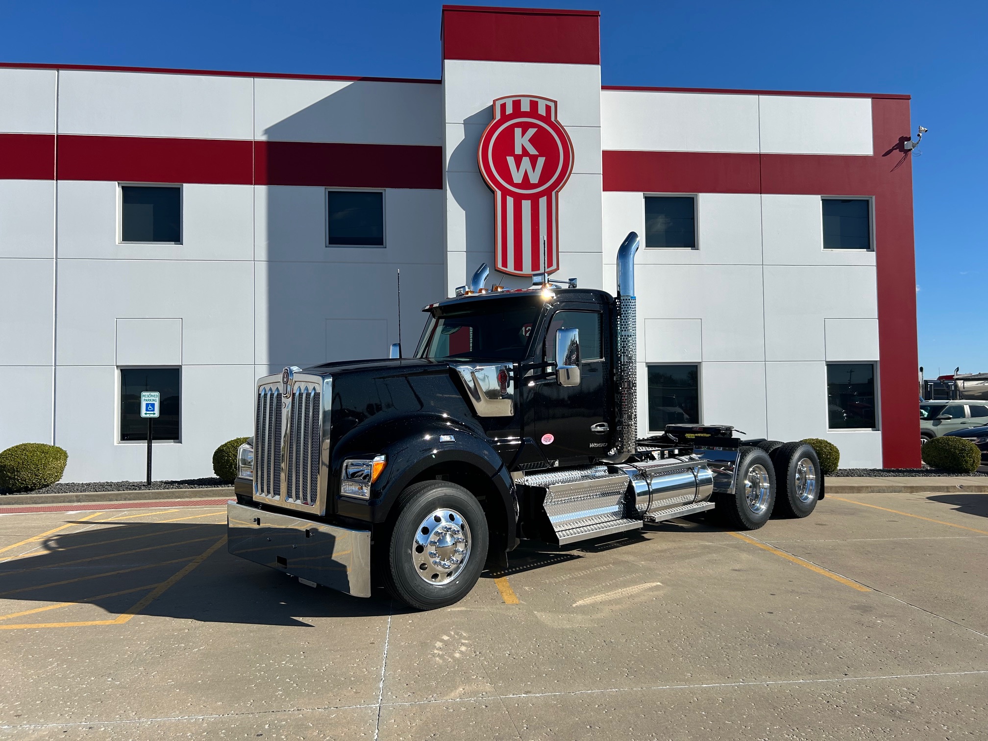 2025 KENWORTH W990 - image 1 of 6