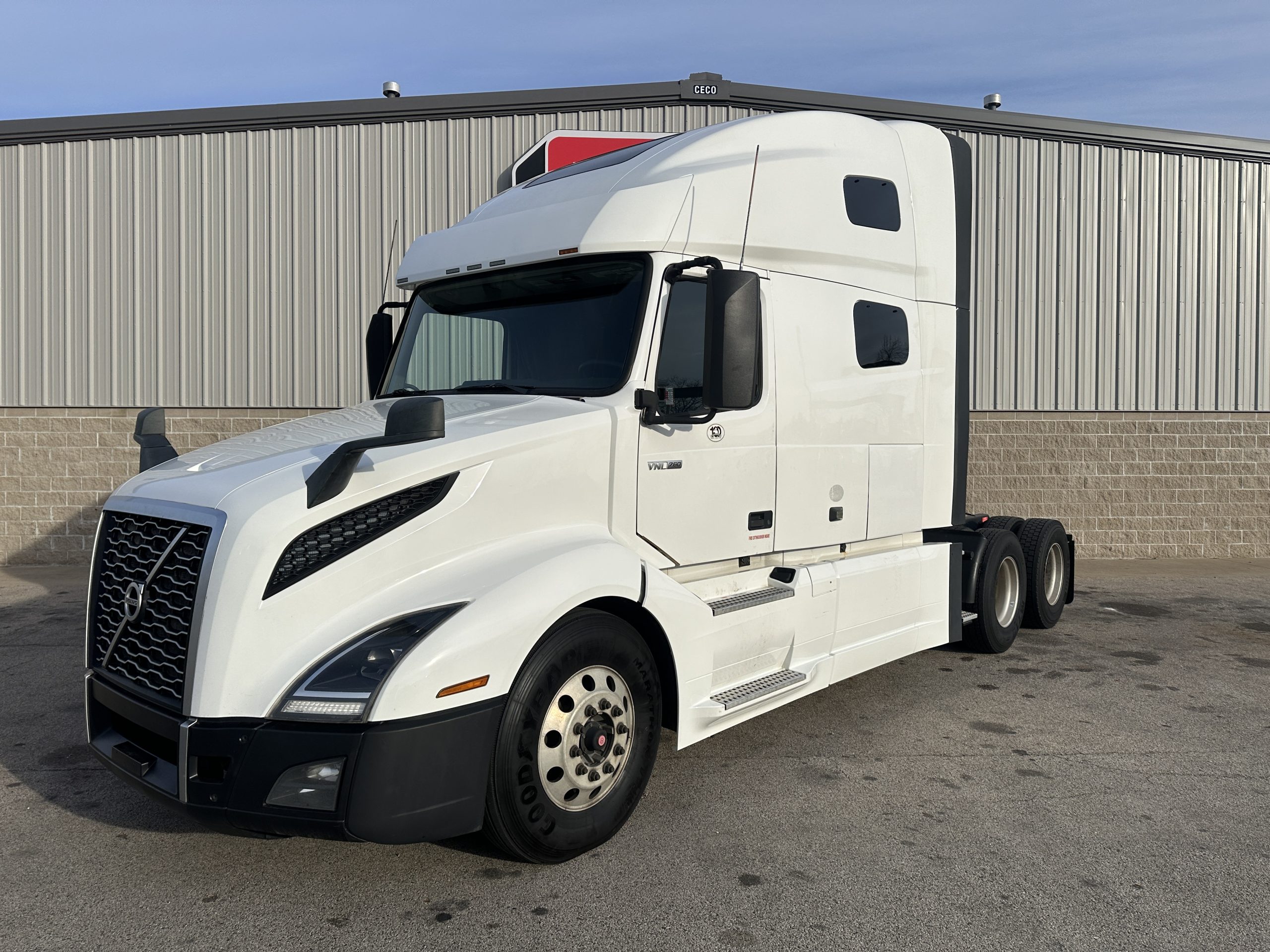 2019 VOLVO VNL760 - image 1 of 6