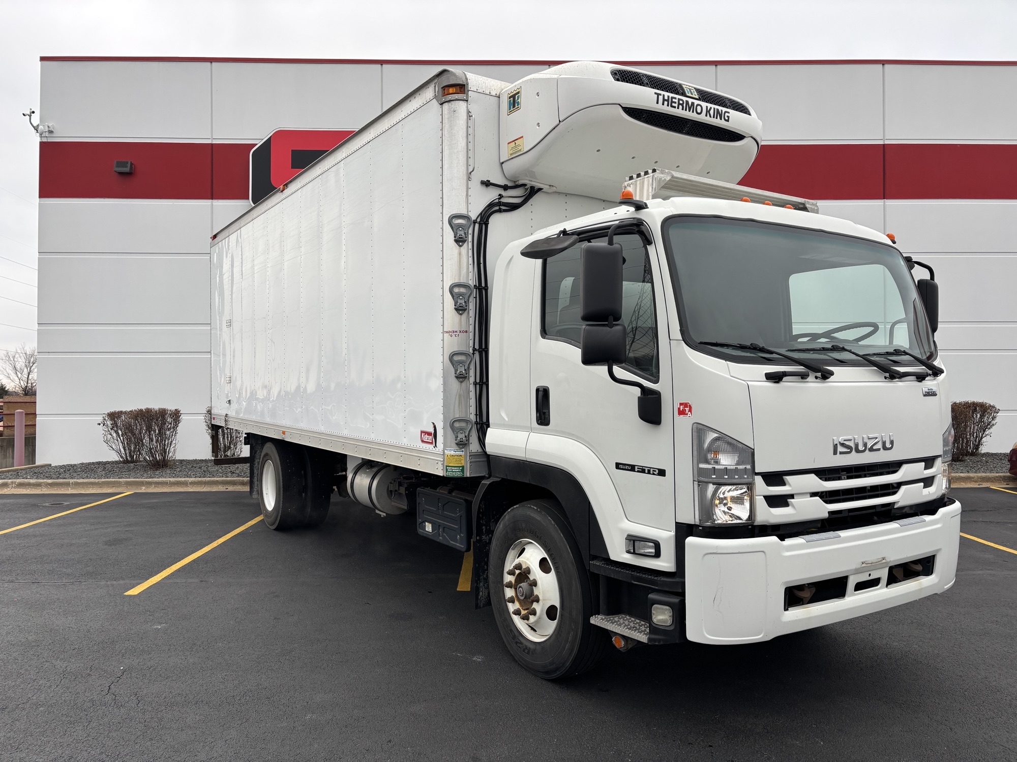 2019 ISUZU FTR - image 2 of 6