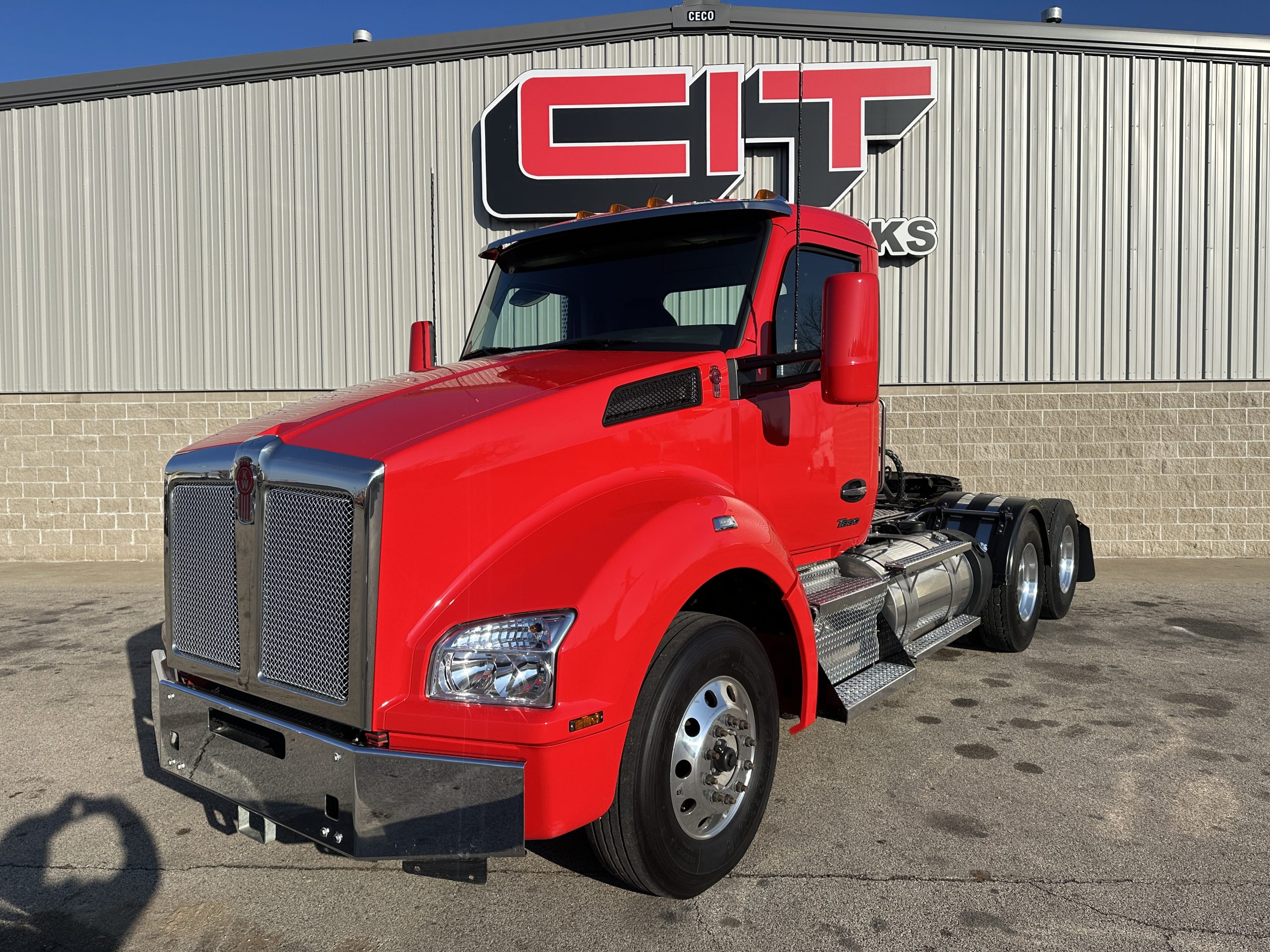 2023 KENWORTH T880 - image 1 of 6