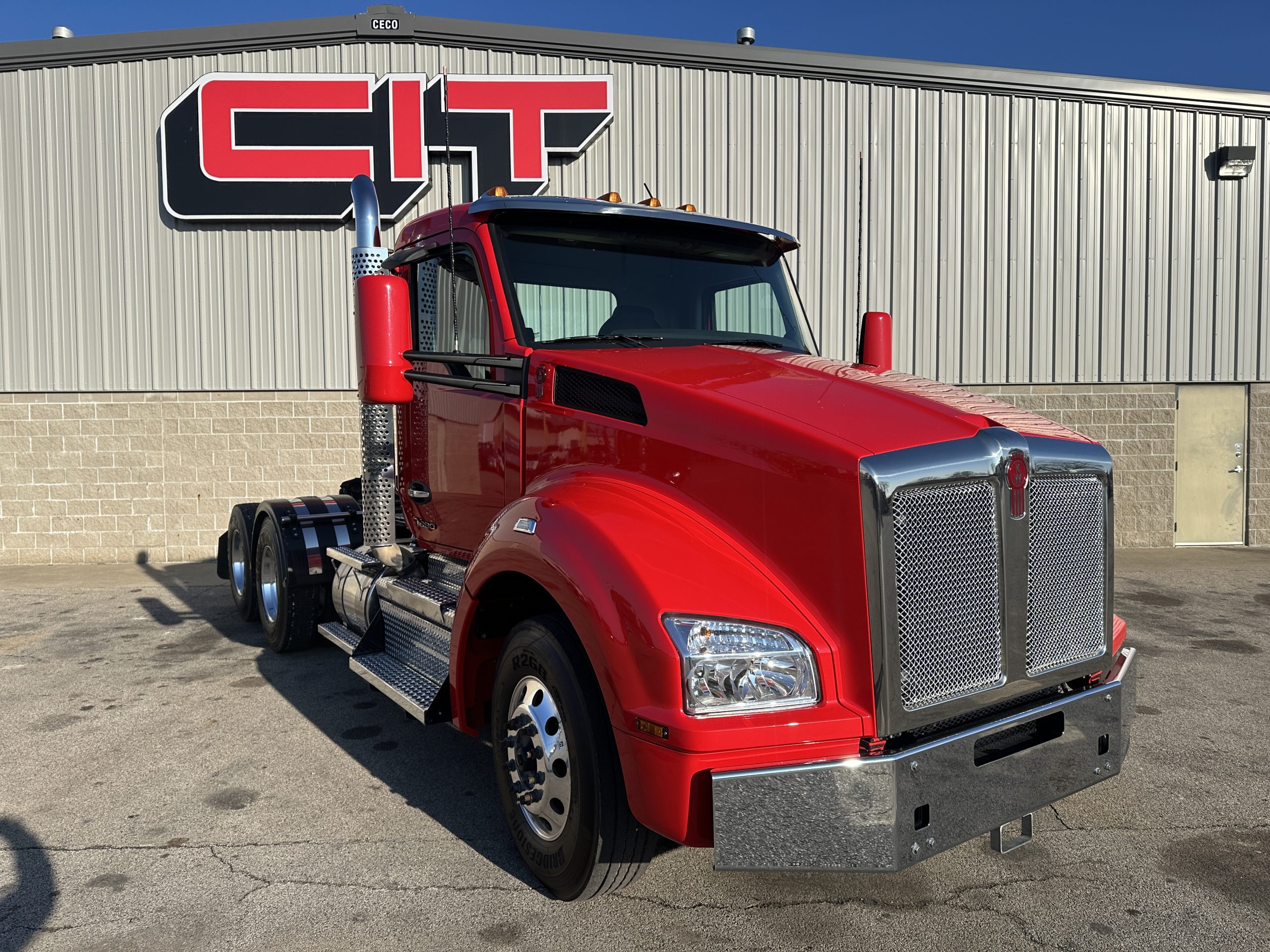 2023 KENWORTH T880 - image 3 of 6