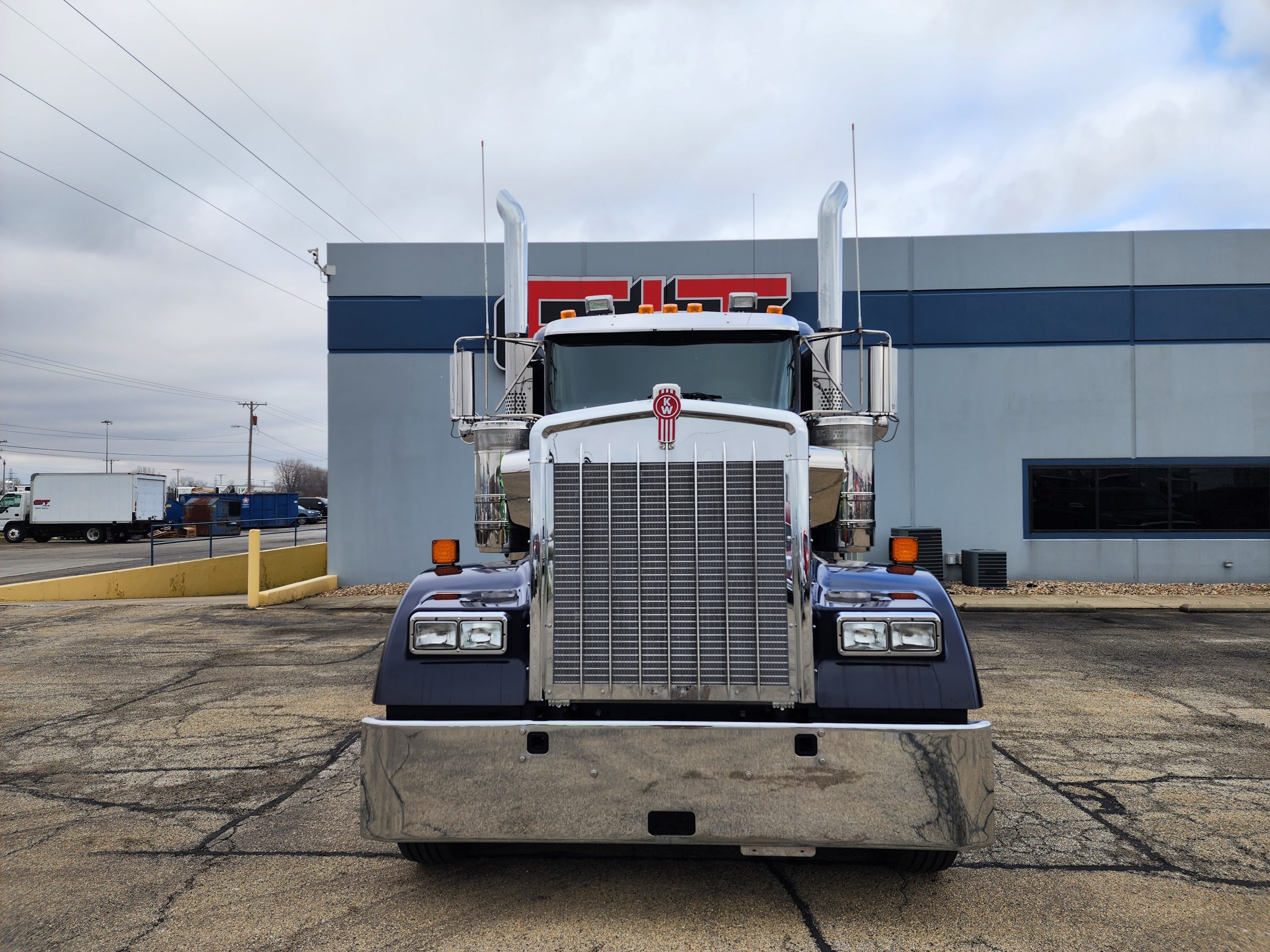 NEW 2025 KENWORTH W900L - image 2 of 6