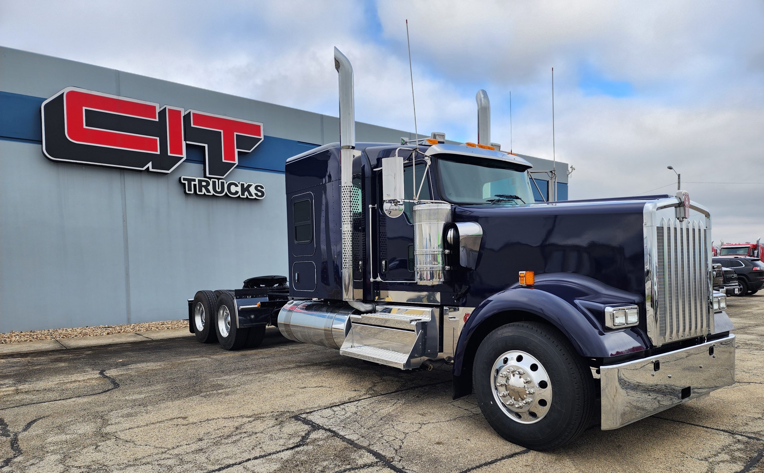 NEW 2025 KENWORTH W900L - image 3 of 6