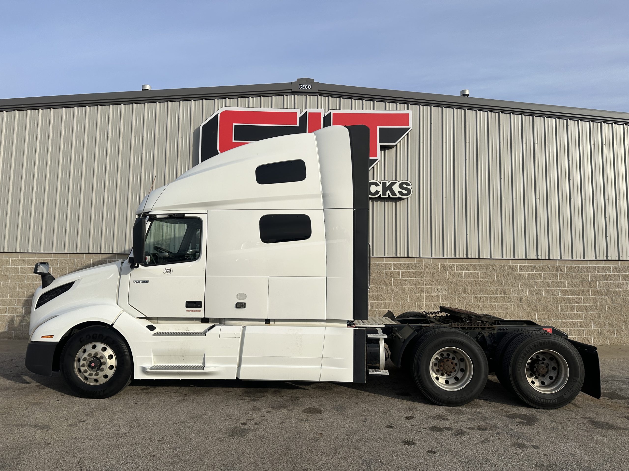 2019 VOLVO VNL760 - image 3 of 6