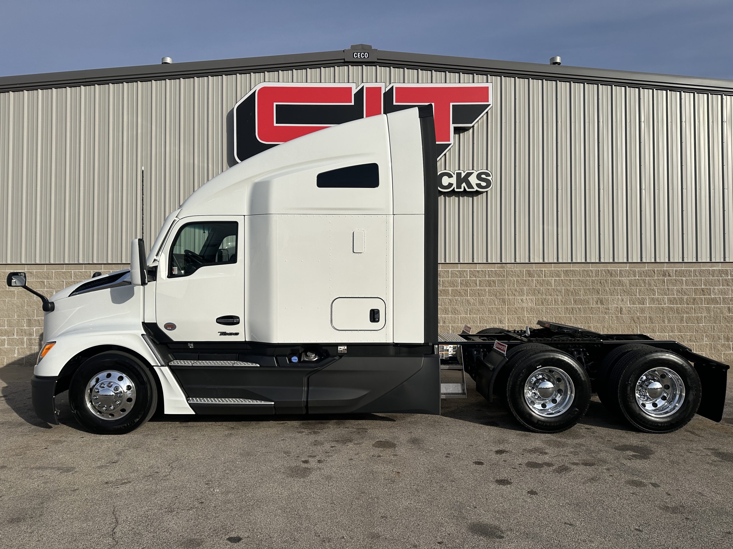 2025 KENWORTH T680 - image 3 of 6