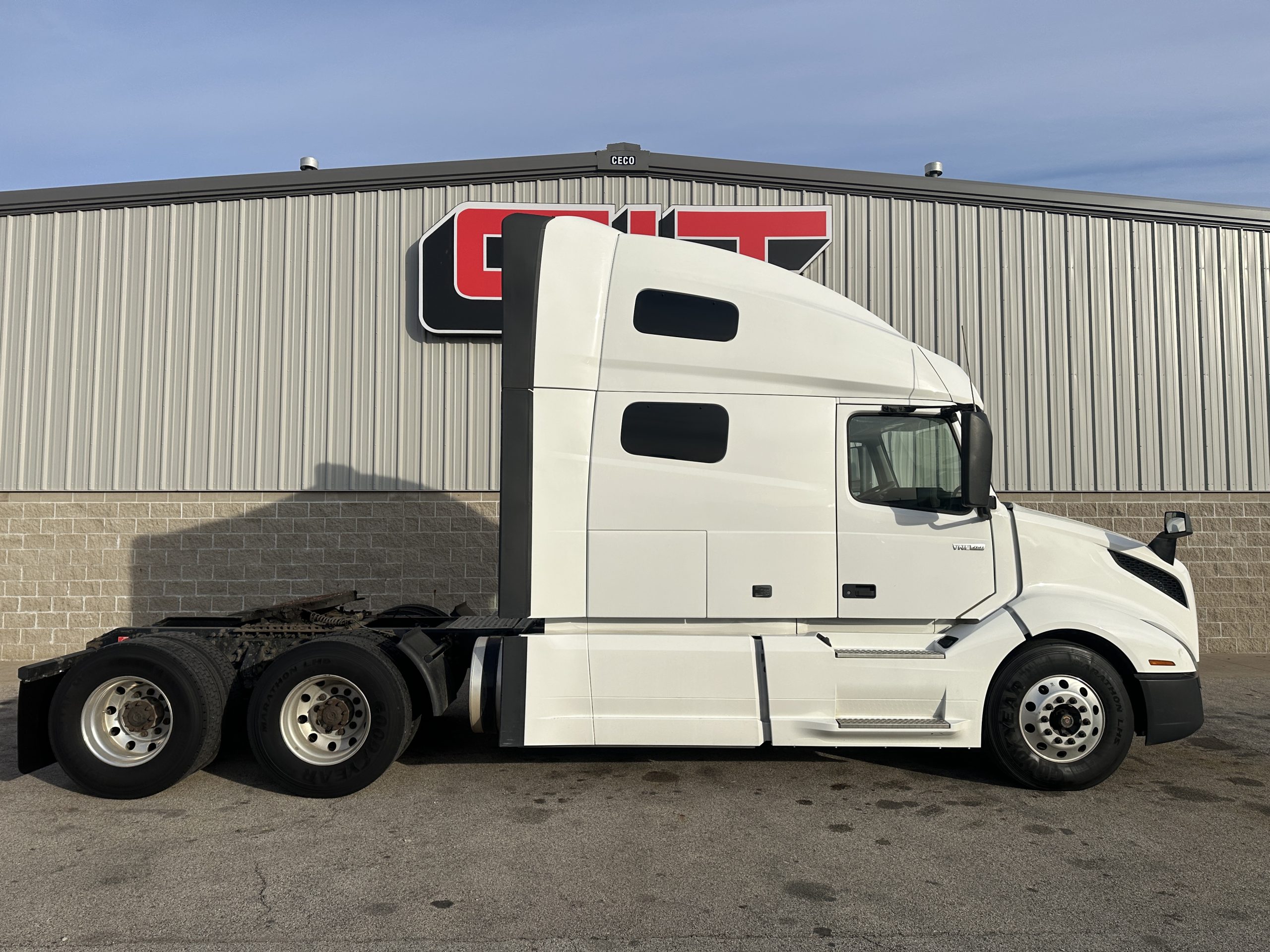 2019 VOLVO VNL760 - image 4 of 6