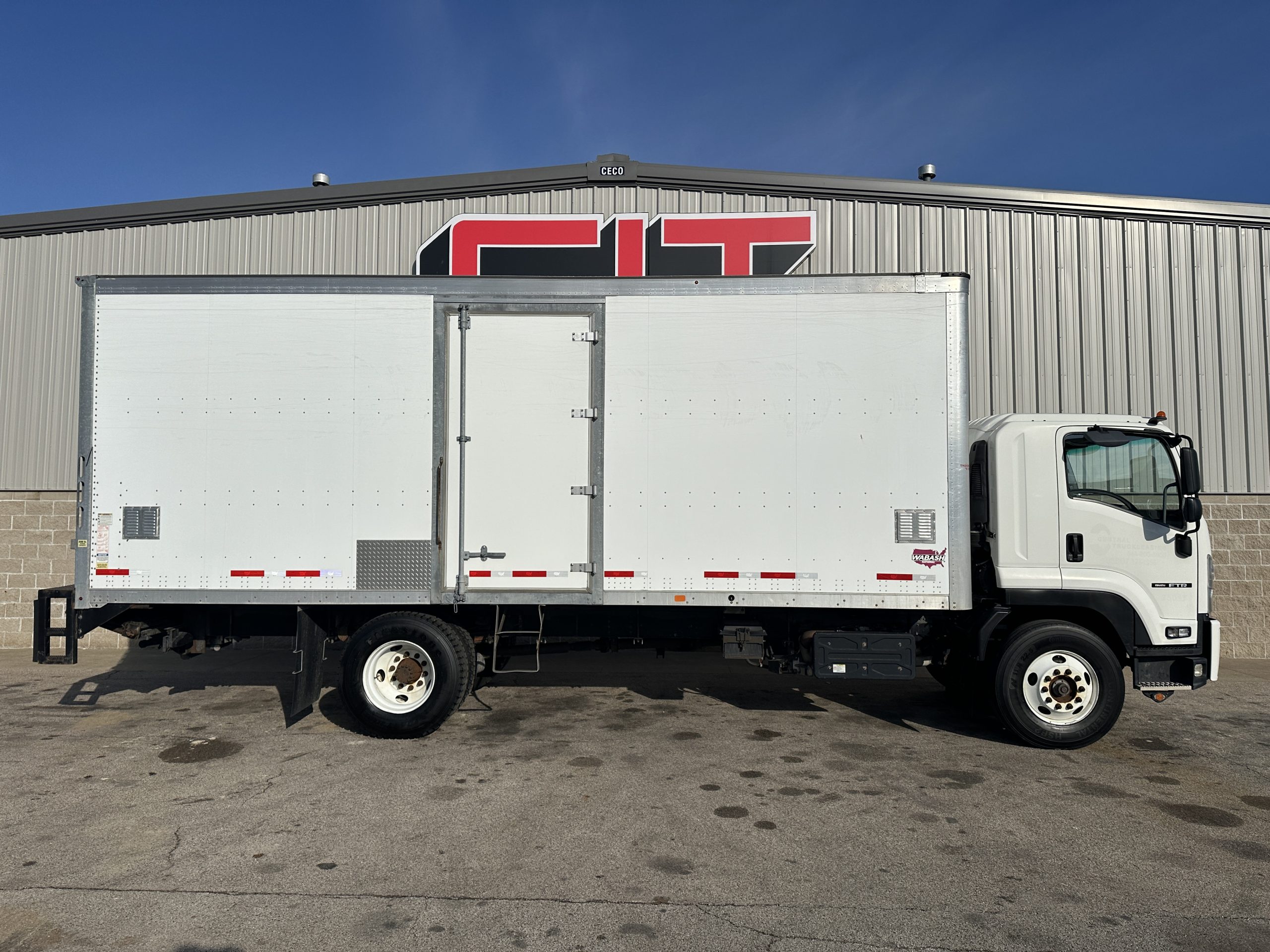 2019 ISUZU FTR - image 4 of 6