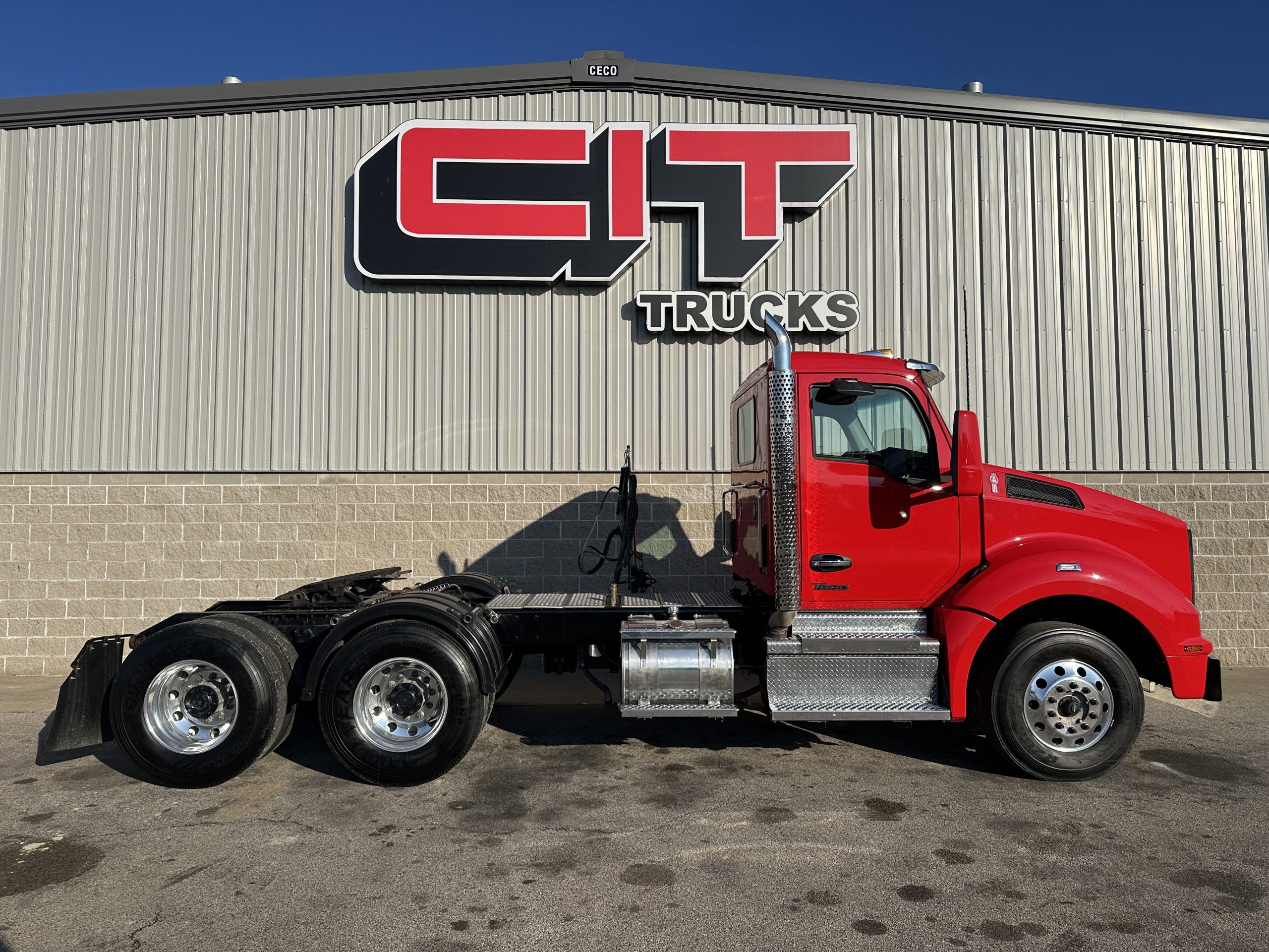 2023 KENWORTH T880 - image 4 of 6